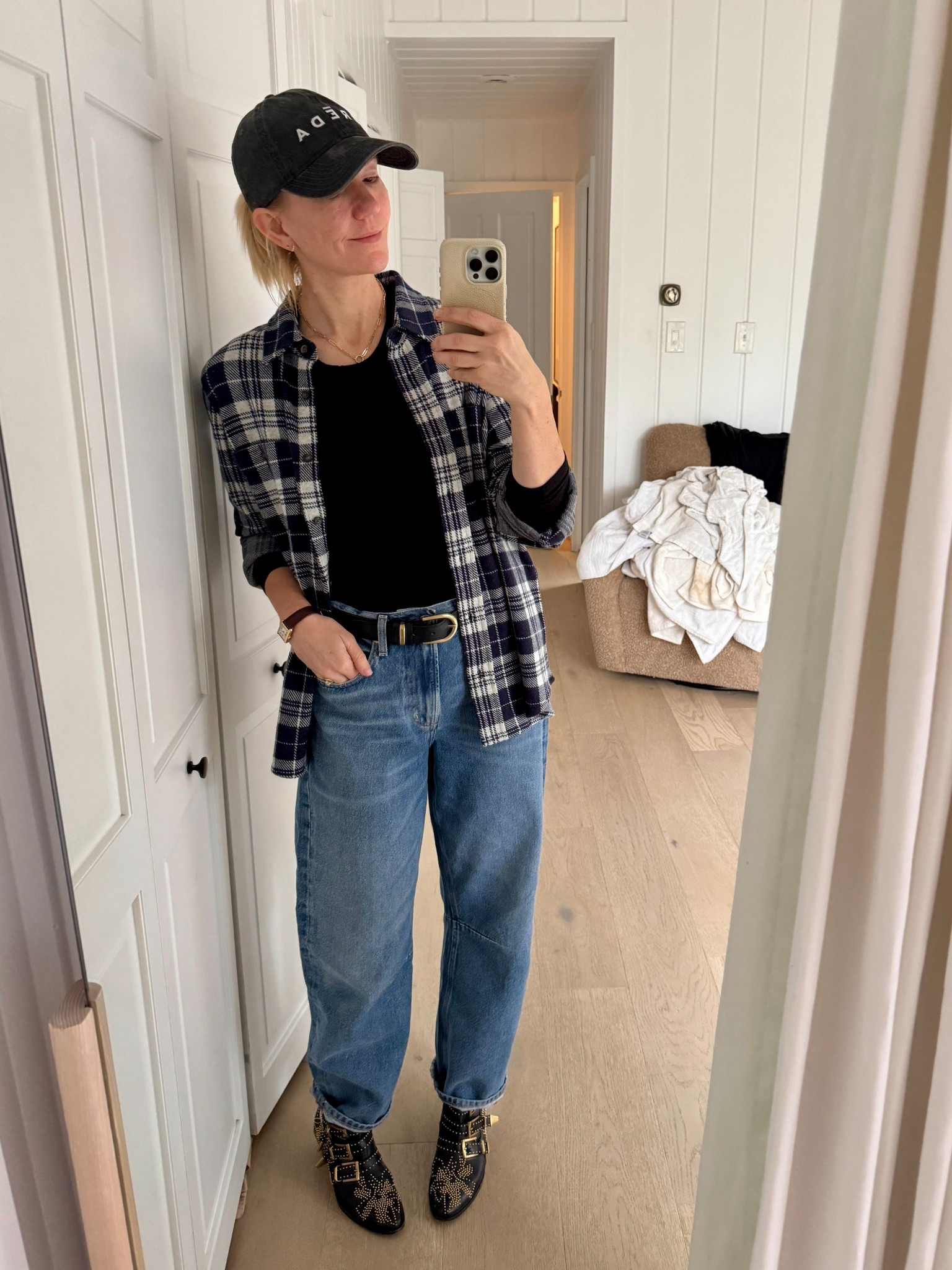 The softest flannel shirt on the planet! Faherty’s Legend shirt is the coziest button down I’ve ever worn. Loving this dark blue plaid layered over a long sleeve tee with barrel jeans. My 90’s teenage self is so impressed! #faherty #plaid #flannel

#LTKmomlife #LTKSeasonal #LTKOver40