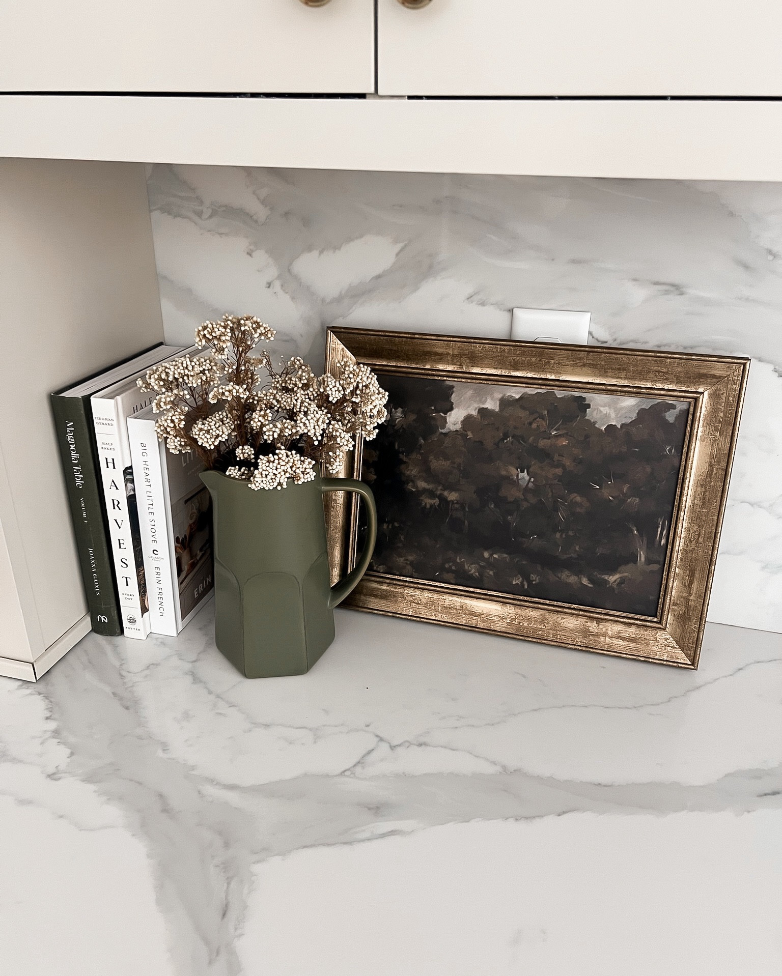 I’ve been all about sharing little spaces in our home and I haven’t shared these two for a LONG time!! 😆

Love that the vases can be easily changed out depending on the season! I will link some great spring options for you!! 🥰

#LTKfindsunder100 #LTKhome #LTKstyletip