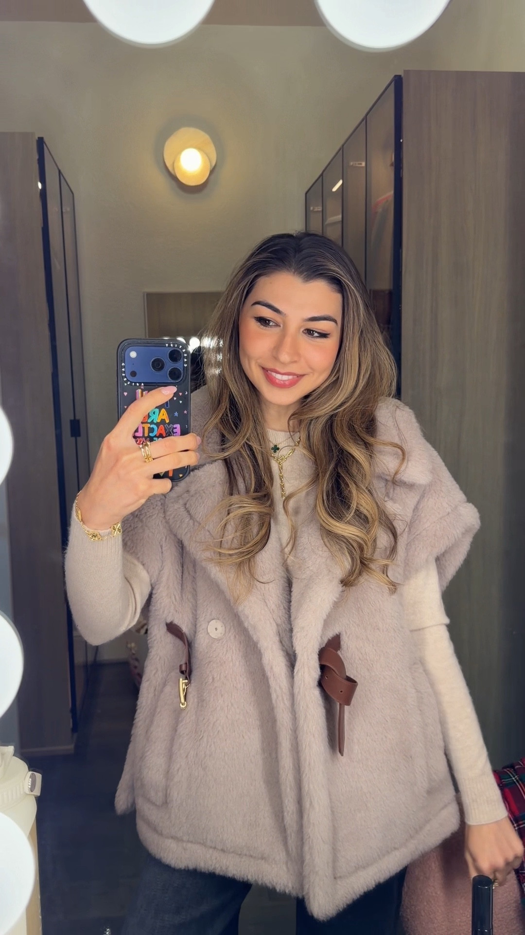 Taking my Maxmara teddy vest for a walk to get a haircut 🙈 I’m wearing size S/M 🧸it’s my Day 4 hair and still feel 10/10 with this makeup and outfit ❄️



#LTKBeauty #LTKootd #LTKdayinmylife