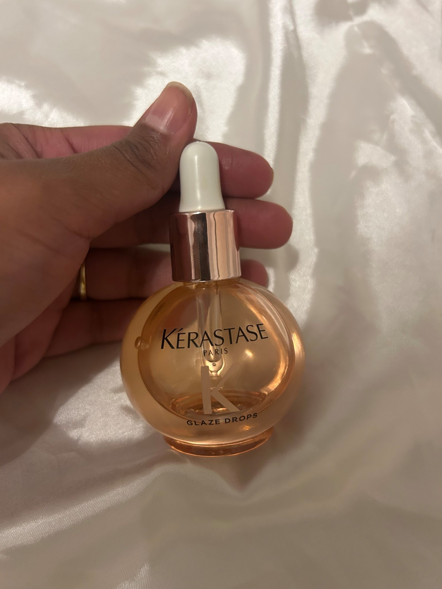 Option 1
✨ Salon-worthy shine at home! Obsessed with the Kérastase Gloss Absolu Glaze Drops – infused with wild rose oil for that glass-like glow. Shop it now via my LTK 🌹

#Kérastase #LTKBeauty #HairCare


#LTKeurope #LTKbeauty #LTKuk