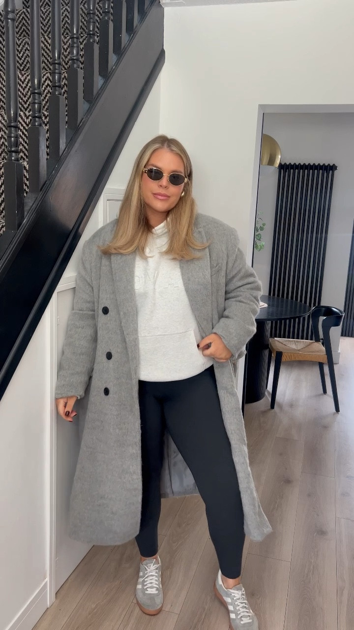 Another everyday, practical, warm outfit for us busy gals! !! Also everything from Lovall has an extra 10% off with code LTK10 👏🏼 casual style. Mum style. Everyday outfit. Streetstyle. Curve fashion. Winter style. Jumper. Flared leggings. Adidas campus. Quilted jacket. Layers. 