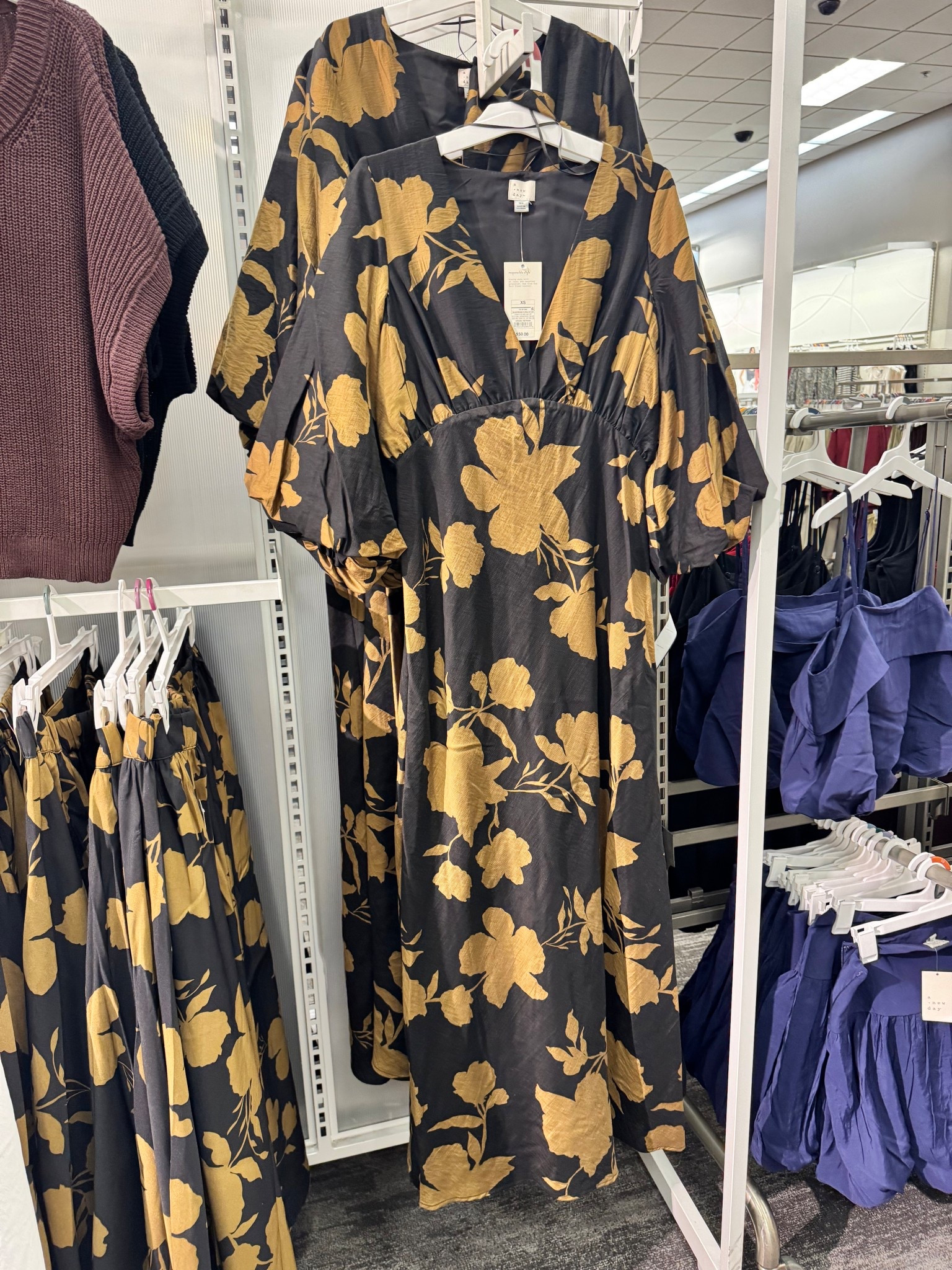 I LOVE this dress for a fall wedding 😍