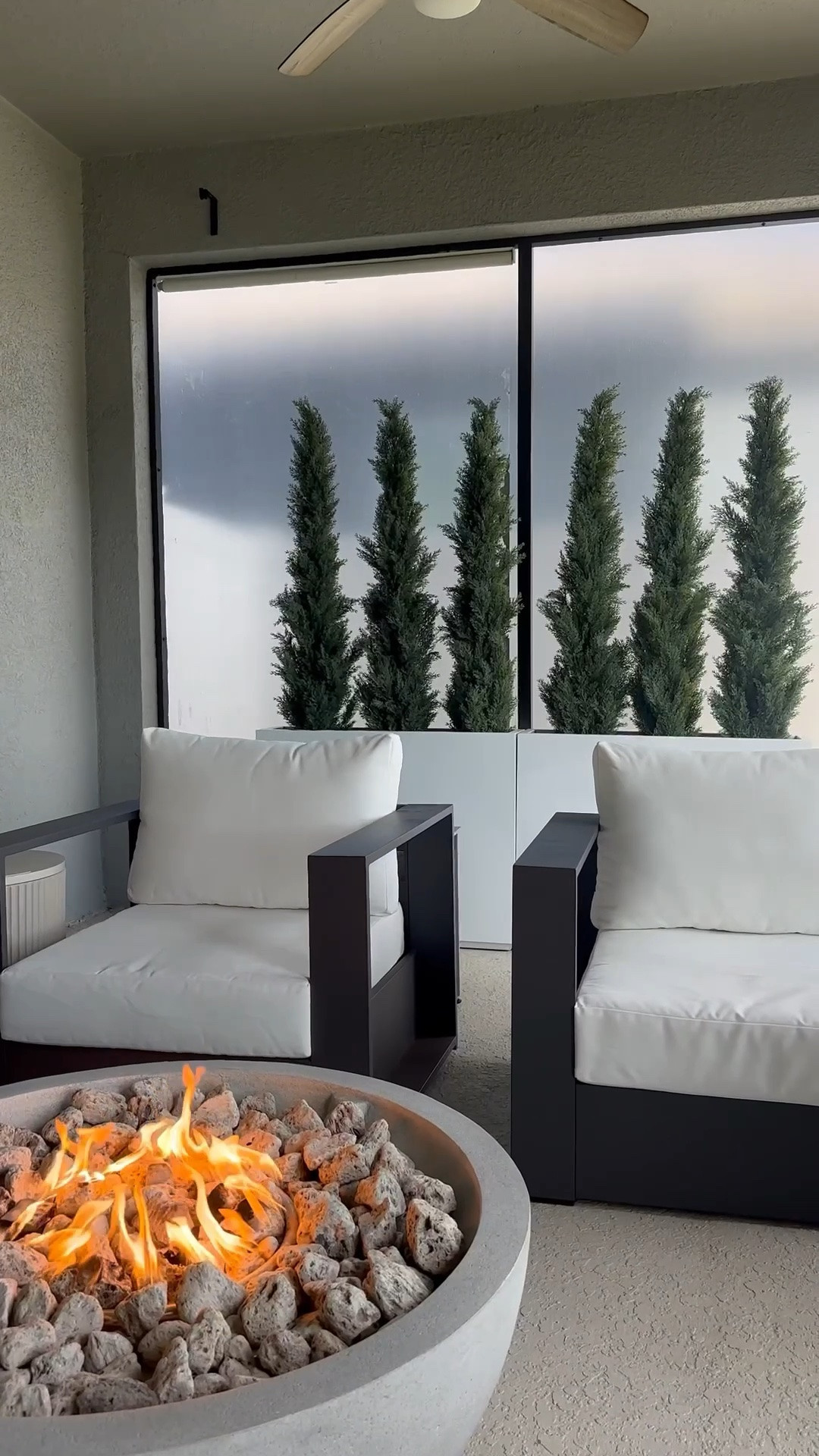 These add a luxe modern look to my patio 🫶😍 




Outdoor decor
Home & garden
Home decor
Patio refresh
DIY outdoor privacy
Pool deck
Plant pots