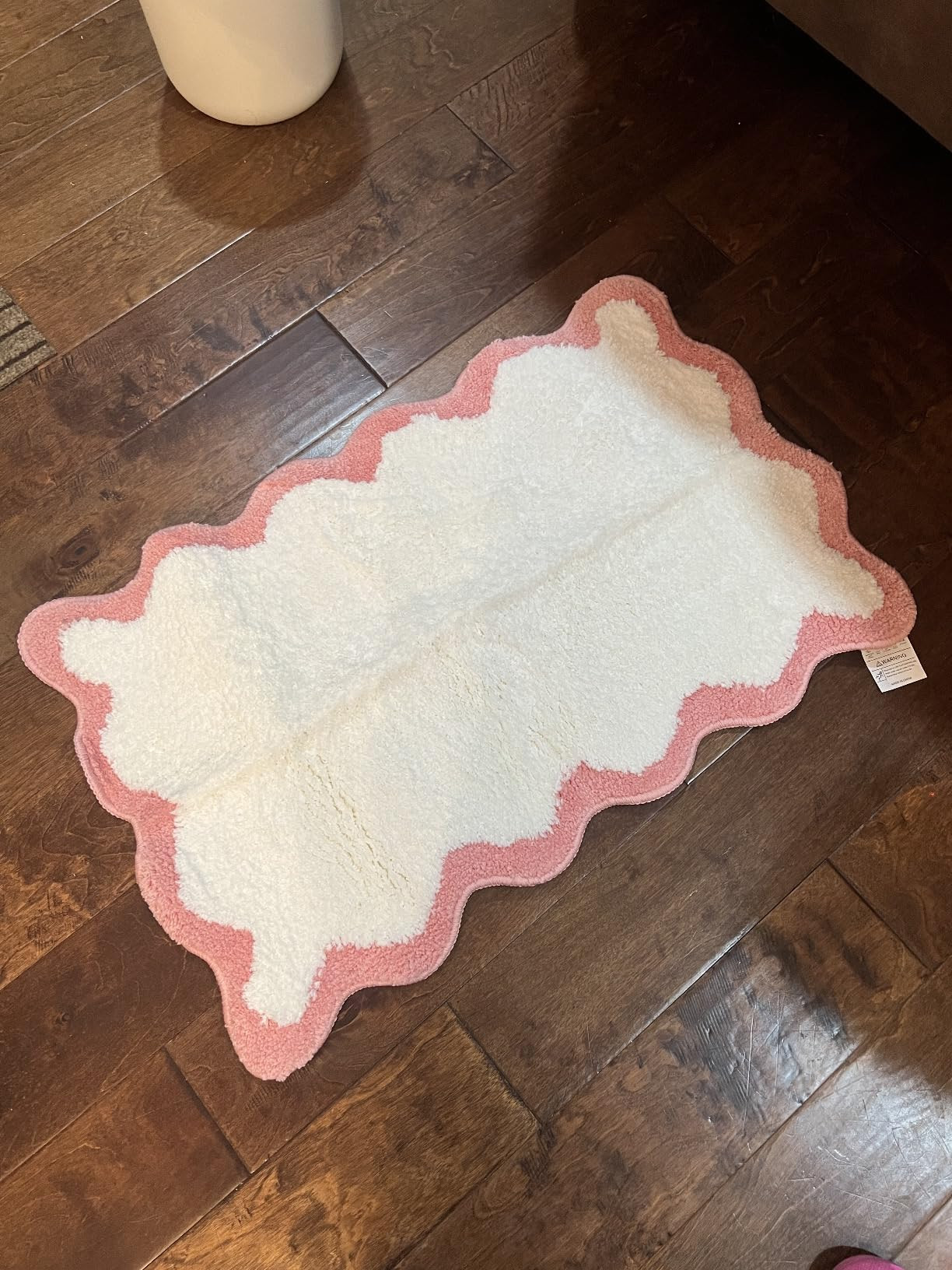 Luxury Cute Bathroom Rugs, White Bath Mat W/Pink Scalloped Edge, Microfiber Aesthetic Trendy Funk... | Amazon (US)