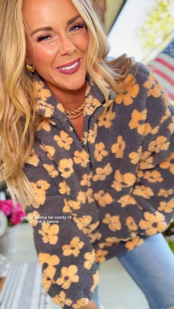 The coziest + cutest pullover ever🤌🏻🤍🤩