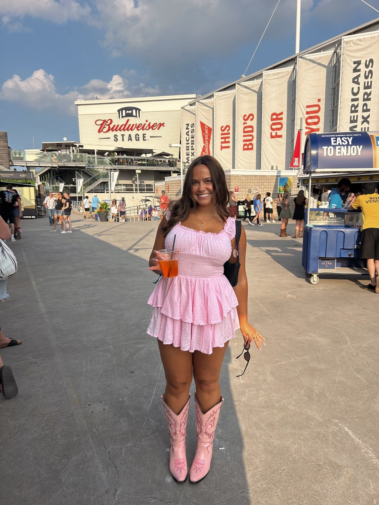 Nothing like a country concert ootd 

#LTKSeasonal #LTKParties #LTKStyleTip