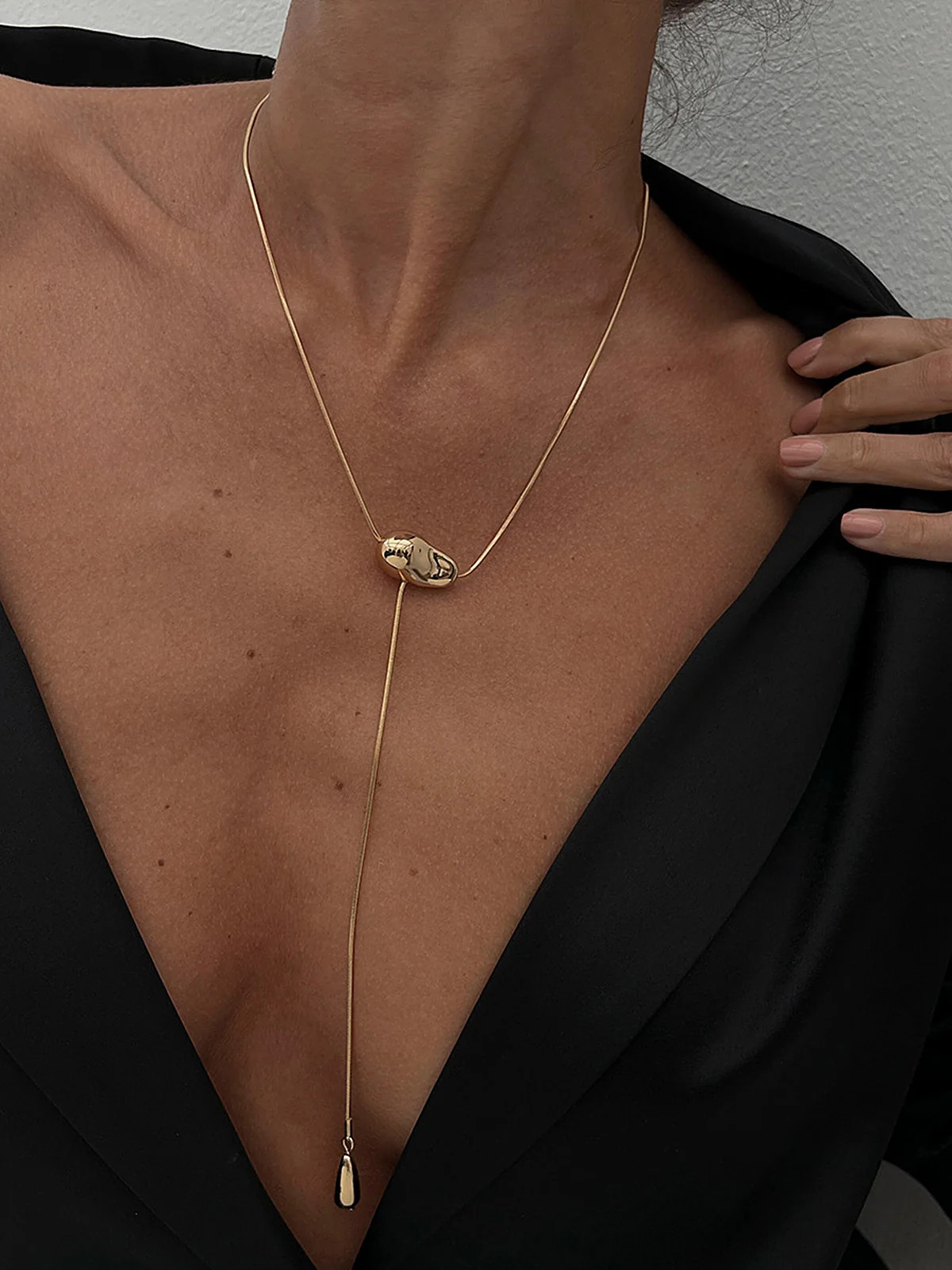 Minimalist Irregular Lariat Necklace | Commense