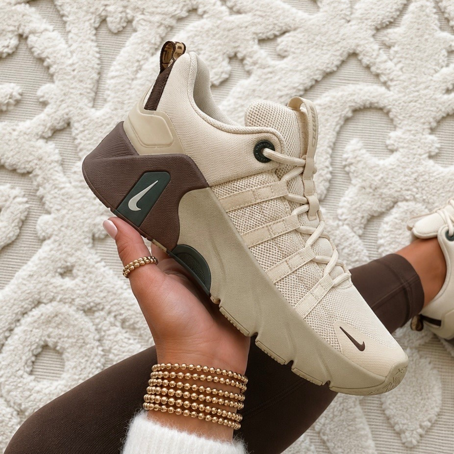 the Nike Free Metcon 7 is true to size with a secure, supportive fit that hugs your foot without feeling bulky. perfect for strength training, walking, and everyday wear and this neutral colorway goes with literally everything. ✨