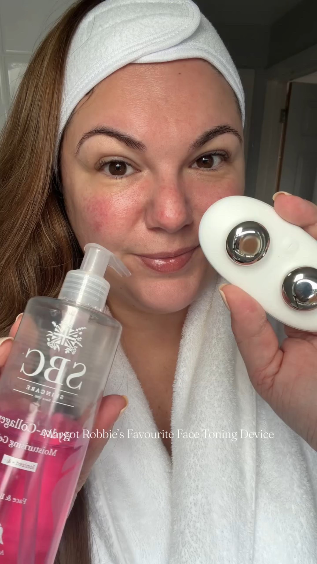 WOW! this is Margot Robbies favourite face toning tool for an instantly snatched face without 💉🔪🧑‍⚕️

We will all get to a point where gravity pulls everything south, here are 2 simple products that will give you an instant face lift and a more snatched appearance, lifting everything up and tightening your skin and facial muscles in just a couple of minutes. 

🤍 @sbcskincareuk hydra collagen moisturising Gel, not only acting as a conductor for your micorcurrent device with its gel to water texture,  it also delivers instant hydration and plumps the skin, minimising the appearance of fine lines and making everything tighter. 

🤍 @ziipbeauty Ziip Halo. A micro-current device that lifts and tightens the skin, sculpting your face for a more lofted and snatched appearance and is easy to use at home. For 10% off use code LONDORS 

#ziiphalo #microcurrent #antiageingproducts #skincareover30 #realskin 

Rosacea, real skin, Skincare over 30c Skincare over 40, SBC skincare, ZIIP halo, Skin Plumping, Face Lifting, Skin toning, At home facial, UGC skincare, Beauty UGC, Beauty Content Creator UK, Face toning device, Beauty Device @tippettpr