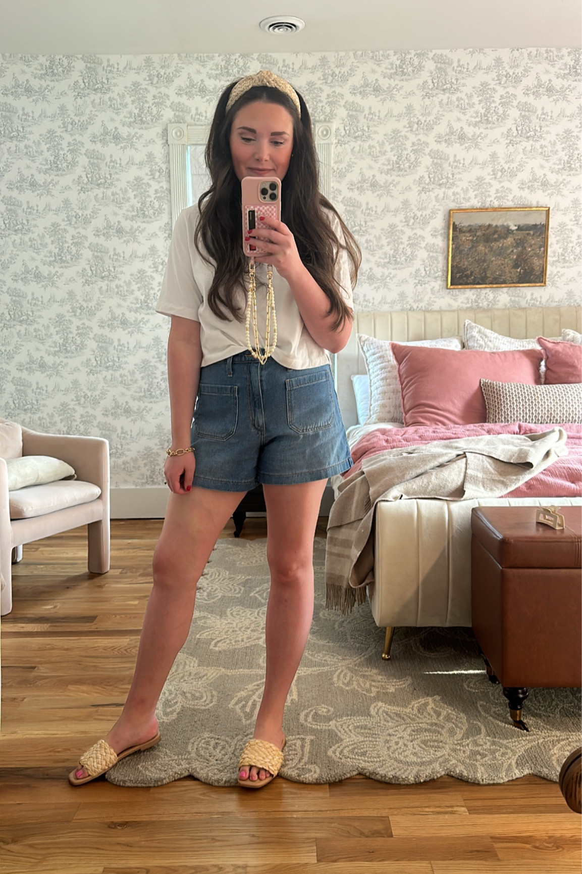 Casual mom outfit for a day of errands and kids sports. Shorts in a size 8 (typically a 6 or 8) and medium in top. 