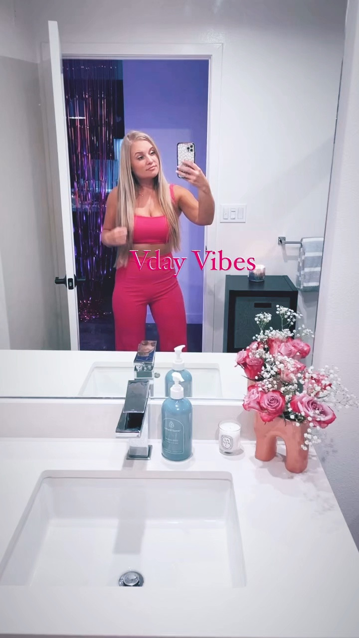 Perfect two piece bodysuit, i have it in pink and white! Size small 💗 #bridalshower #bacheloretteparty #wedding #bodysuit #twopiece #hotpink #pinkpants #pinkset #white #allwhite #whiteoutfit #red 

#LTKstyletip #LTKwedding #LTKfindsunder100