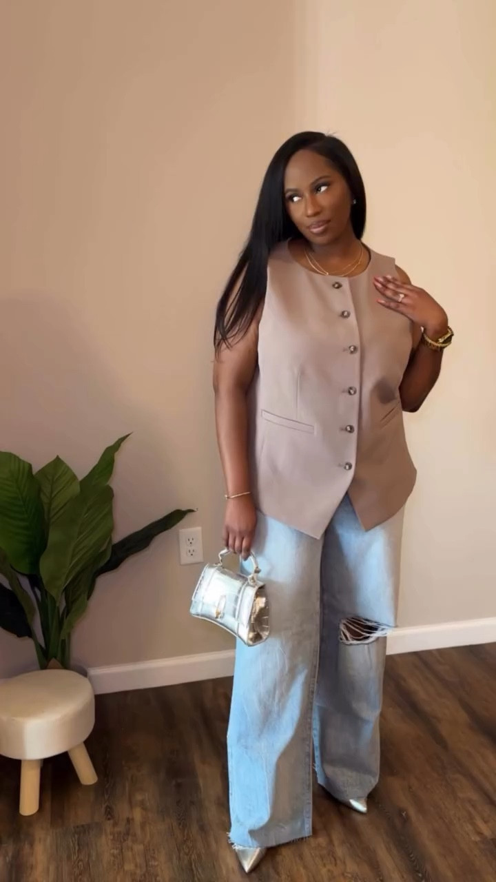 A Nice Top & Jean Combo will always be my fav. 🤎

Let’s get into this cute casual outfit I put together from Express! What do you guys think? ✨🤎

Top: Studio Stretch Twill Boat Neck Cutaway Blazer Vest

Jeans: High Waisted Light Wash 50/50 Rigid Stretch Ripped Wide Leg Jeans

#expressfinds #fashioninspo #express #fashioncreator #DressToExpress #summerstyle #causalwear #vesttop

#LTKFindsUnder100 #LTKSaleAlert #LTKStyleTip