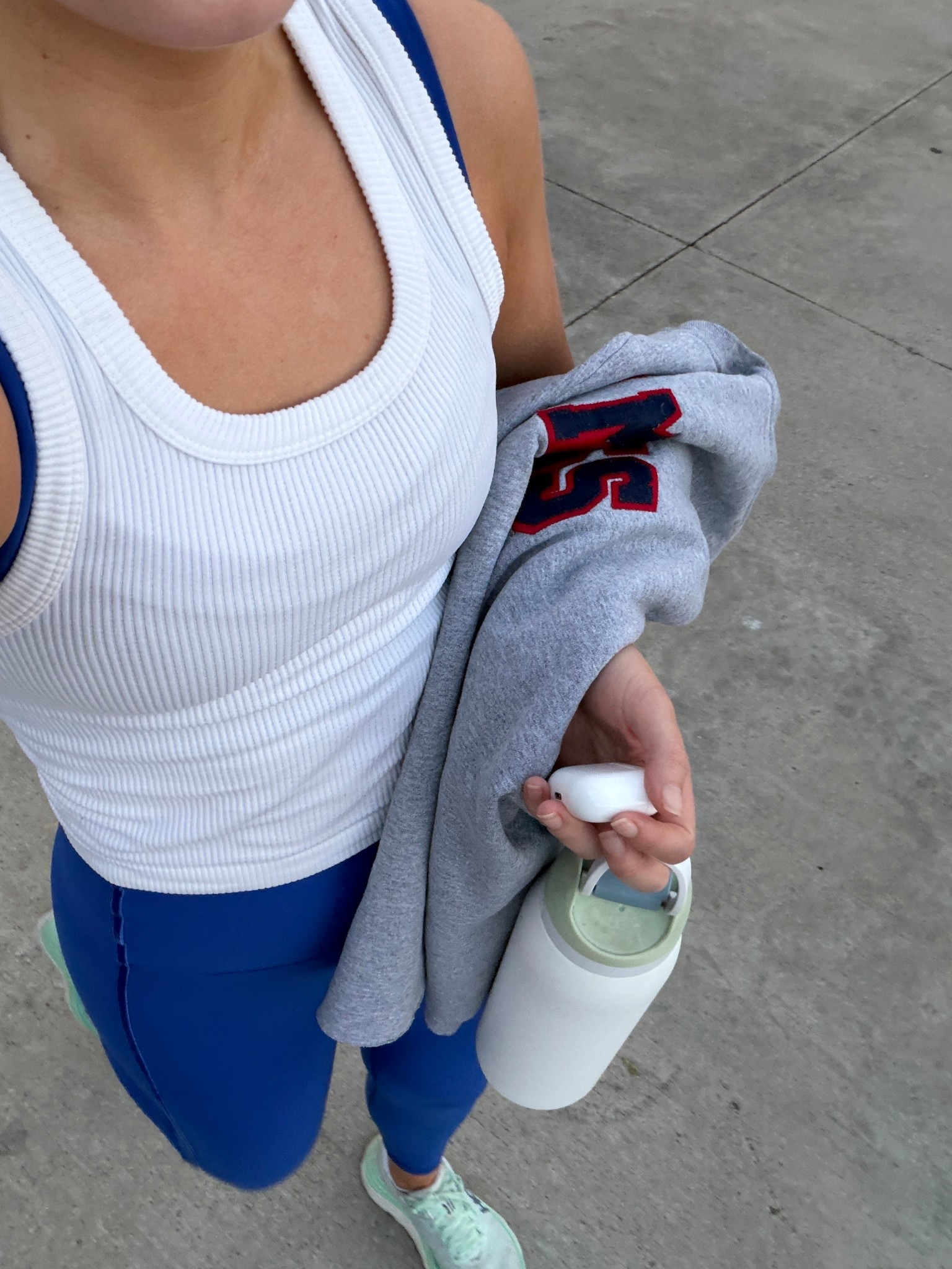 Workout fit this morning! Exact set is old from Abercrombie. Wearing a S in old navy tank!