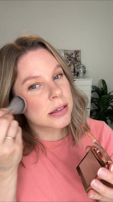 Trying this new blush from @lauramercier! I wasn’t sure if it was going to show up, but I was pleasantly surprised. This blush is going to be perfect for fair to medium skin that wants a summer glow!

Follow for more everyday makeup! 

Blush: RoseGlow shade peach shimmer
Brush: A507 from BK Beauty 

#summermakeup #glowymakeup #everydaymakeup #simplemakeup #summerglow 

#LTKbeauty #LTKunder50 #LTKFind