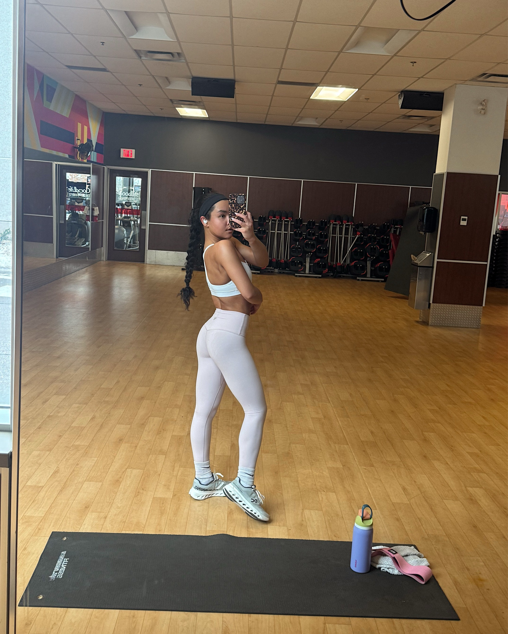 the pilates princess look 👸🏽

long-sleeved top: 2XS
sports bra: 4
leggings: 00

#pilates

#LTKstyletip #LTKfitness