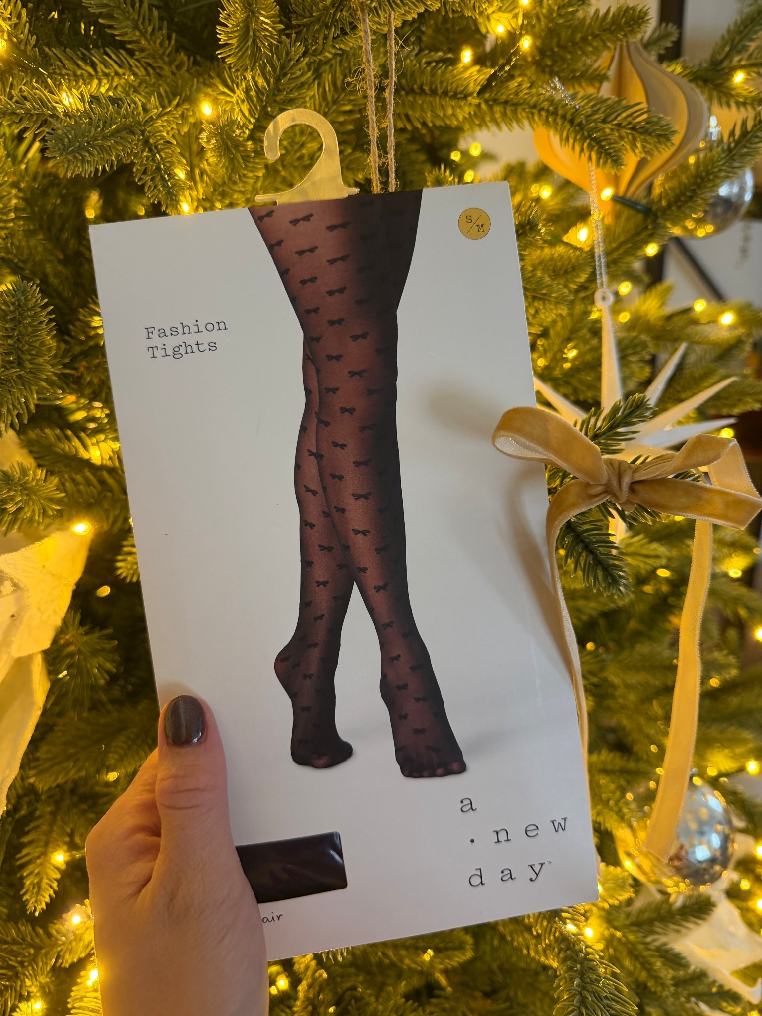 Obsessed with these tights 🎀

#LTKootd #LTKHoliday #LTKmomlife