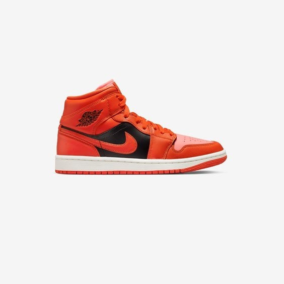 Jordan Brand Wmns Air Jordan 1 Mid Se | Sneakersnstuff