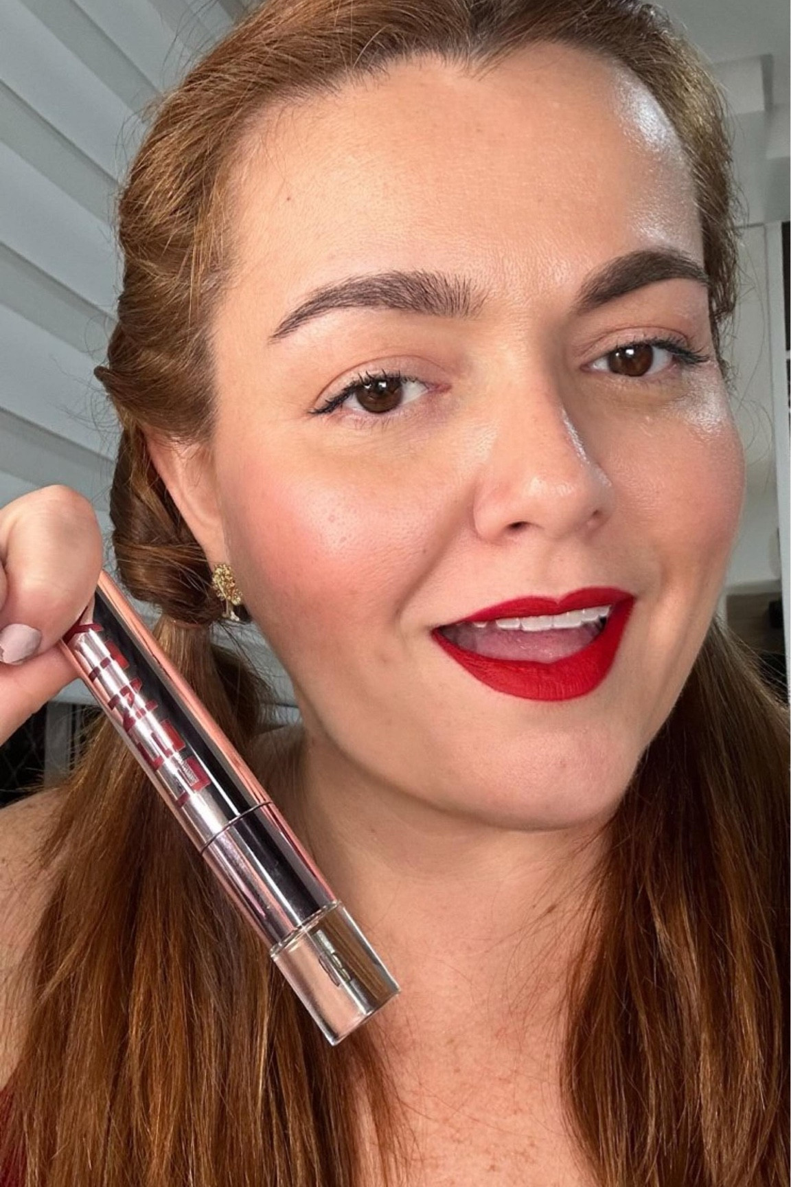 Enfim tenho o batom da @badgalriri que ela usou no superbowl 2023! 🙌🏻 É um vermelho simplesmente maravilhoso, a começar pela embalagem !!
MATTE FENTY BEAUTY ICON VELVET LIPSTICK Cor MVP!
Na minha página da @ltk.brasil você consegue comprar pela Sephora Brasil ou se você estiver fora na Sephora EUA ou Ulta usando meu link!
.
https://rstyle.me/+uujCwKA6S7X2UAMOzflnJg
.
#sephora #ulta #fentybeauty #rihanna #batomliquido #batommatte #