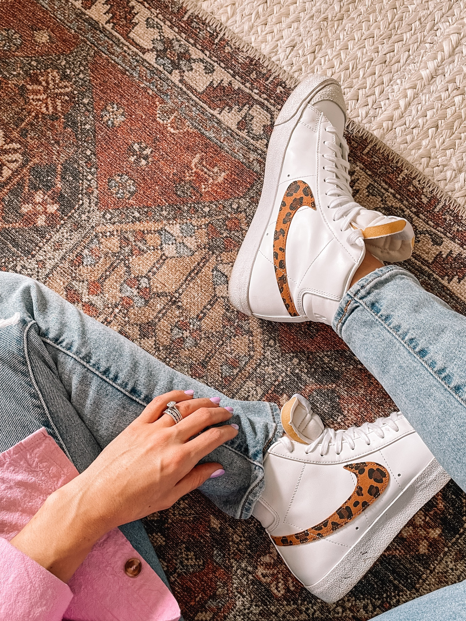 Nike high top sneakers!
I sized up .5 ❤️

Nike sneakers 
Levi jeans 
Causal outfit 

#LTKshoecrush #LTKstyletip #LTKMostLoved