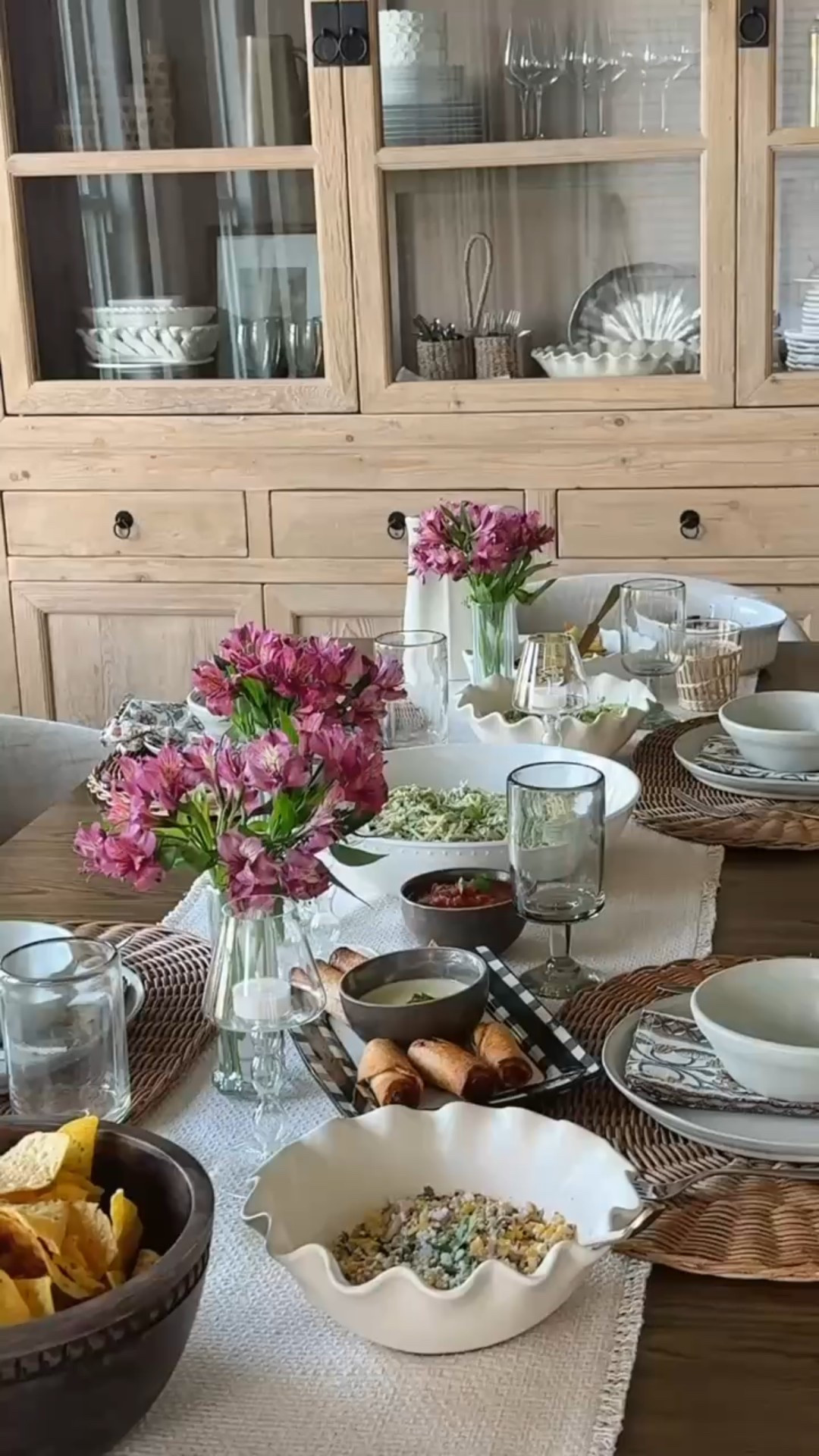 Let’s set up this Mexican inspired dinner party! 

dinner party, hosting essentials, tablescape inspo, party hosting

#LTKSeasonal #LTKHome #LTKParties