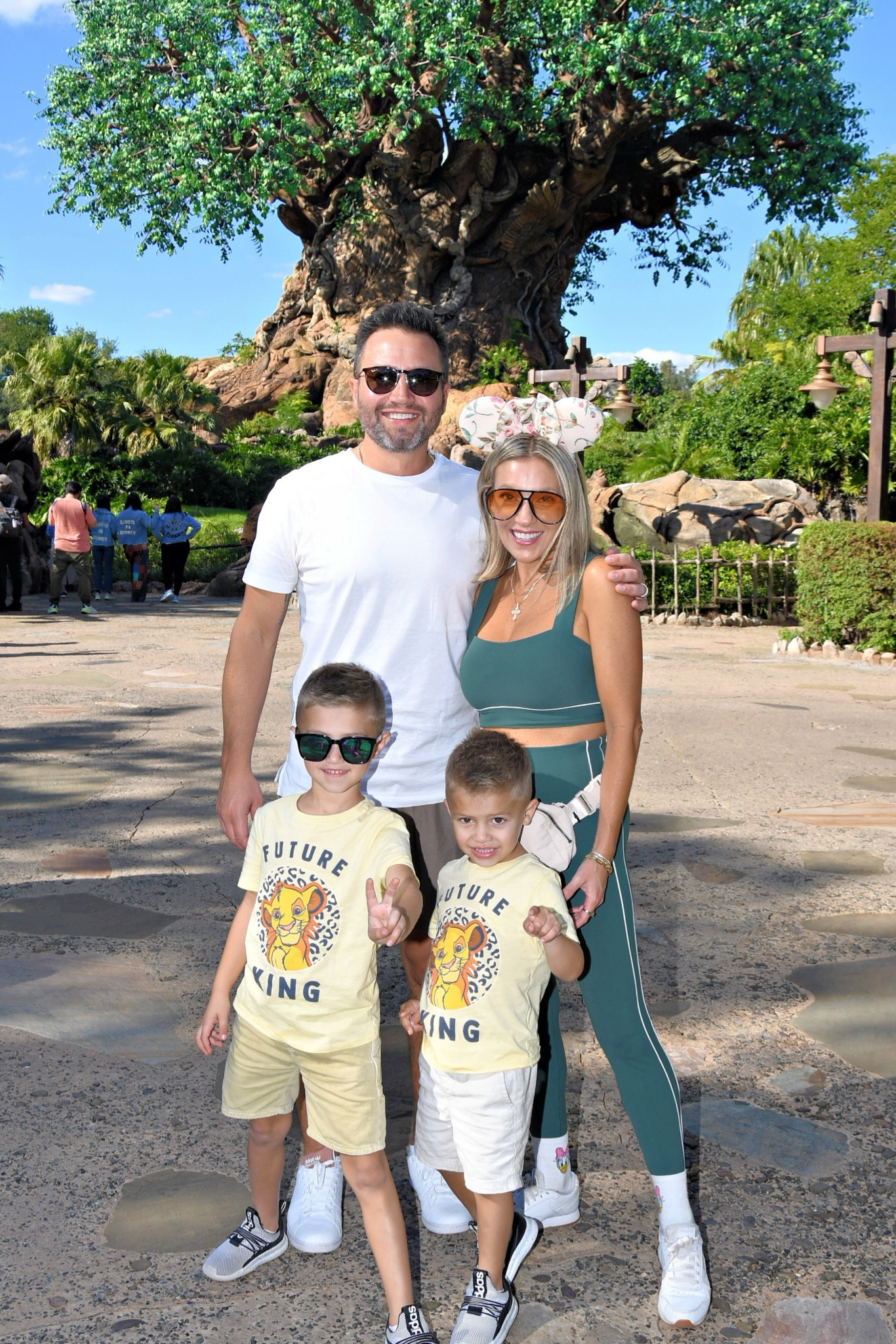 Affordable, comfortable, and flattering in all the right places 💪✨ This workout set is under $50 and pulls you in just right, perfect for looking and feeling your best! #fitnessfind #LTKfit #disney #disneyworld #affordablefashion