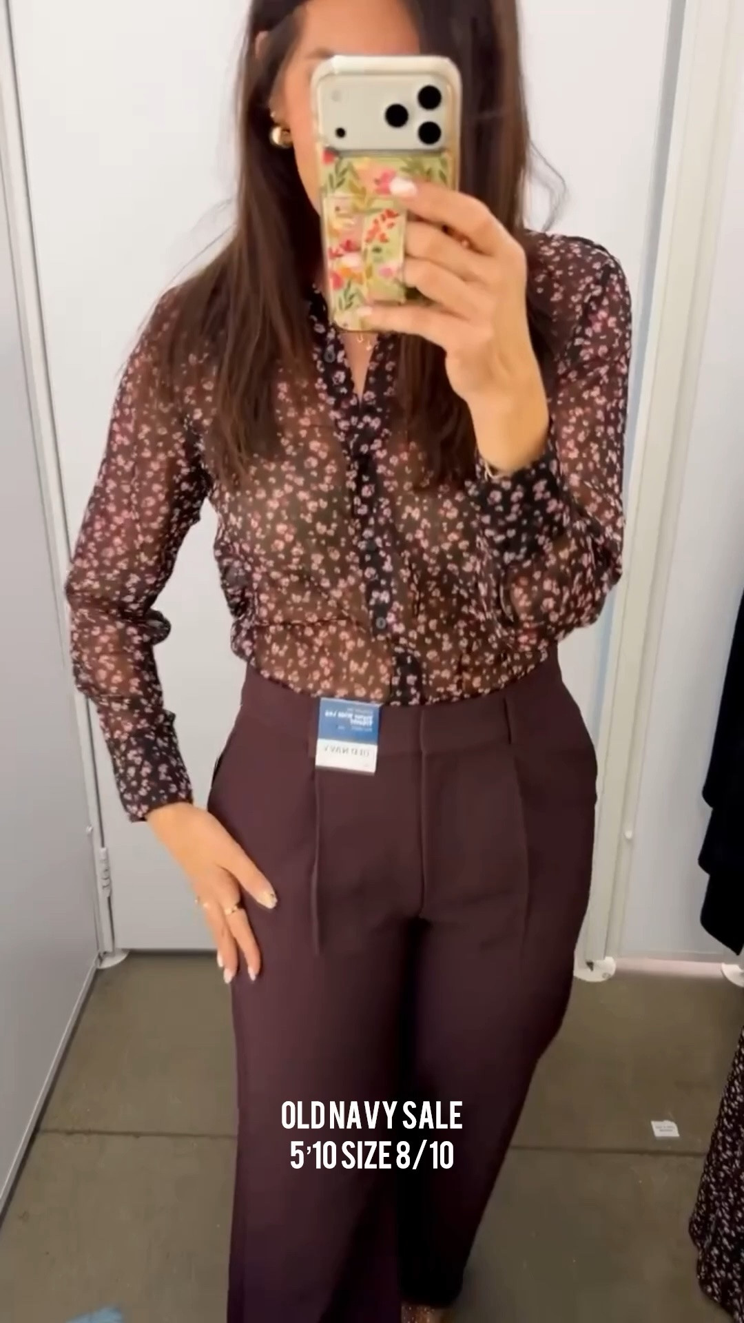 Old Navy Sale! Wearing a size medium in the top and an 8 regular but a tall in the trousers rather 

Midsize fashion, midsize fall style, fall fashion, old navy sale, old navy fall, midsize fall style, midsize style