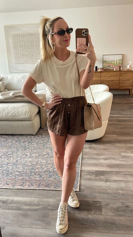 Neutral Casual Spring Outfit 

Spring Outfit, Converse, Neutral Shorts, Tshirt, Casual Spring Outfit, Beige Purse

#LTKSeasonal #LTKstyletip #LTKshoecrush