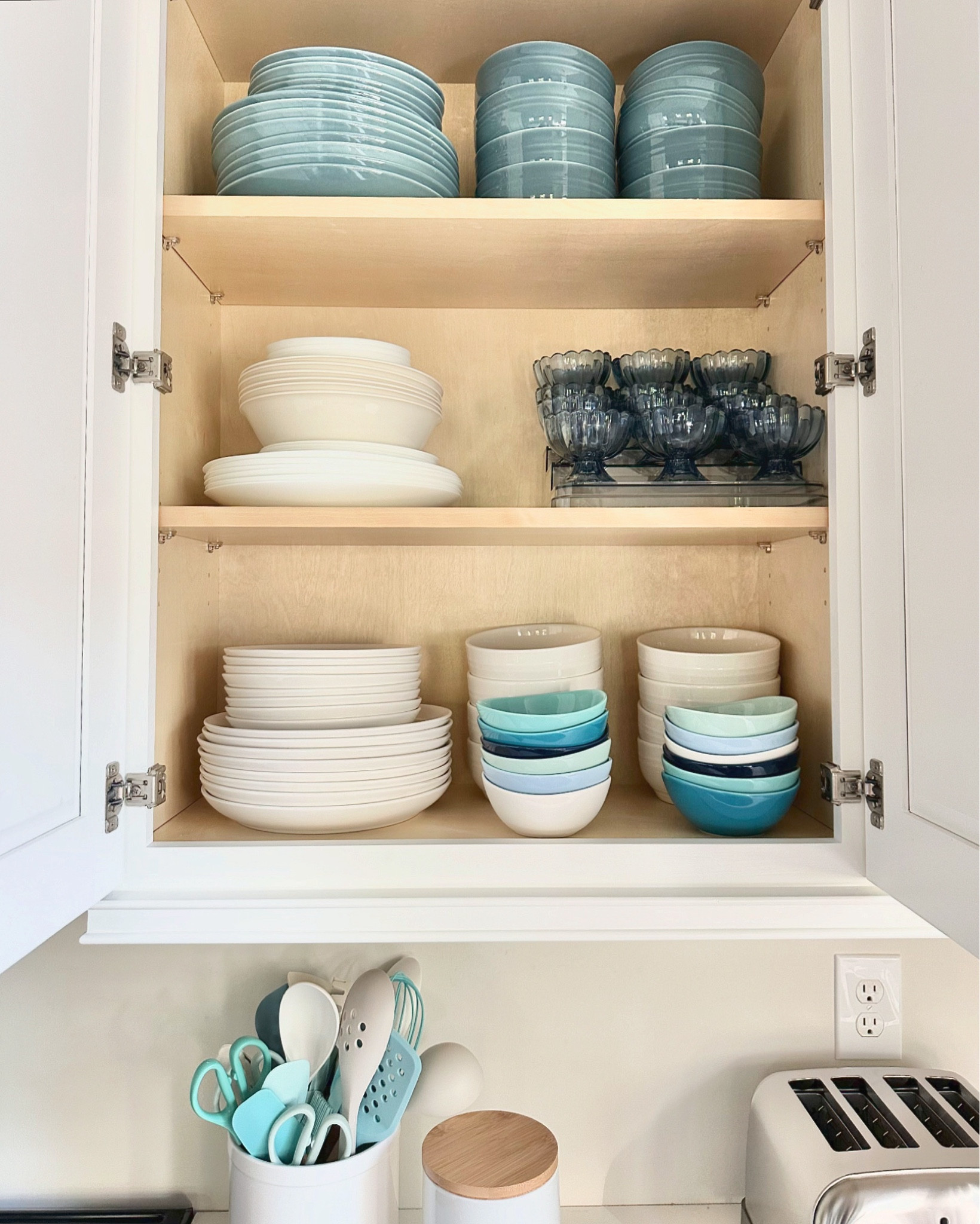 Dining and entertaining made easy with shades of blue 💙

#LTKHome #LTKFindsUnder100 #LTKSaleAlert