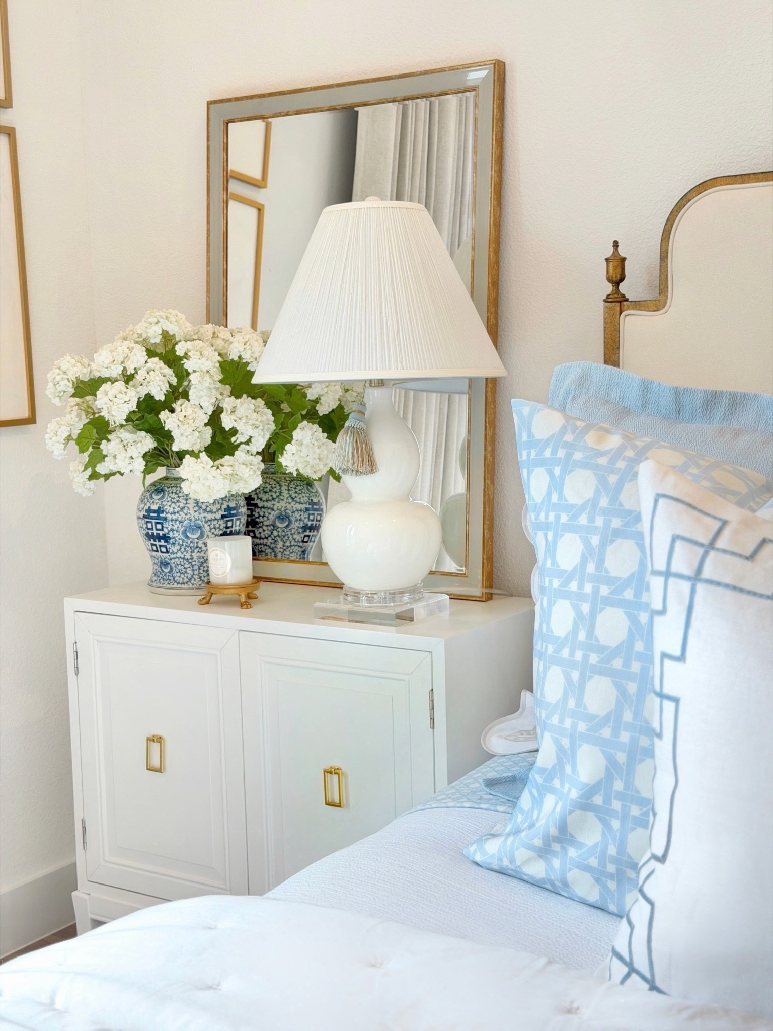 Bedroom, nightstand, ginger jars

#LTKHome #LTKSaleAlert #LTKSeasonal