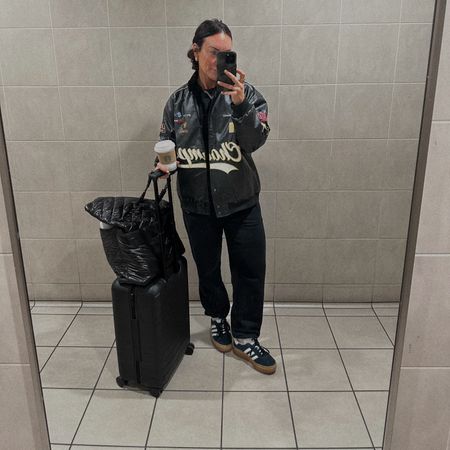 All black airport fit obvi 🖤✈️