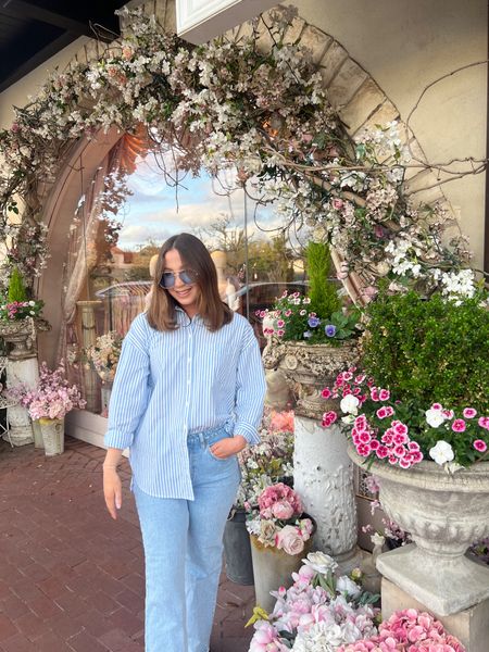spring outfit, blue button up, capsule wardrobe, spring capsule 