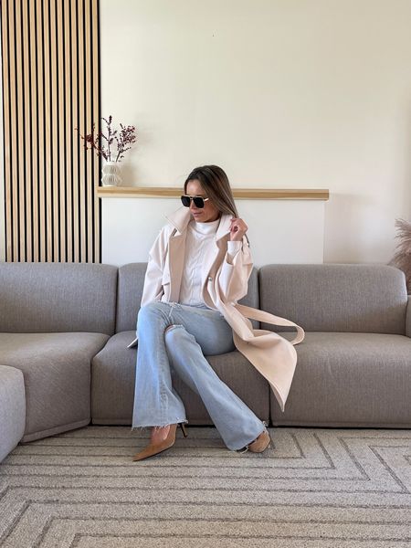 White turtleneck / tts - wearing sz small
Cream coat with removable faux fur / tts. Wearing sz small
Pointy toe camel pumps tts

Expensive without breaking the bank. Flare jeans white coat valentine’s day outfit work outfit


#LTKFind #LTKunder100 #LTKstyletip