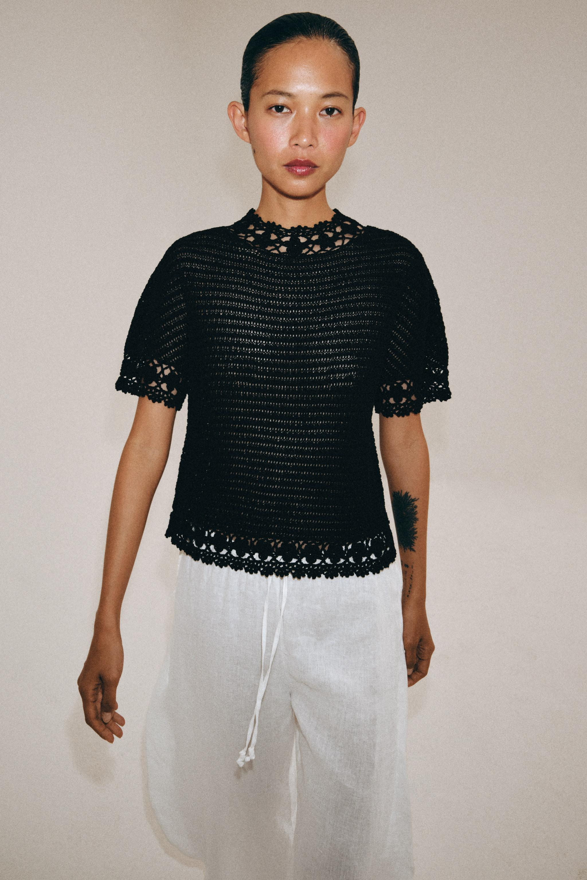 HIGH COLLAR KNIT FLORAL TOP | Zara US