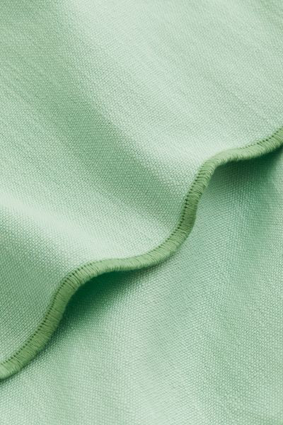 Scalloped-edge Tablecloth | H&M (US + CA)