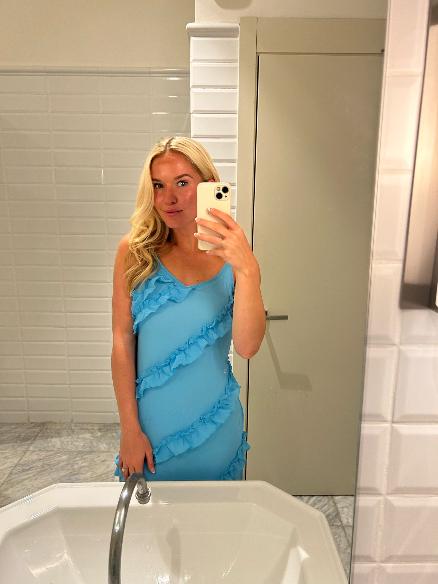 HONEYMOON dress I'm obsessed with and a STEAL of a price💙


#ltkwedding #ltkhoneymoon #honeymoon #beach