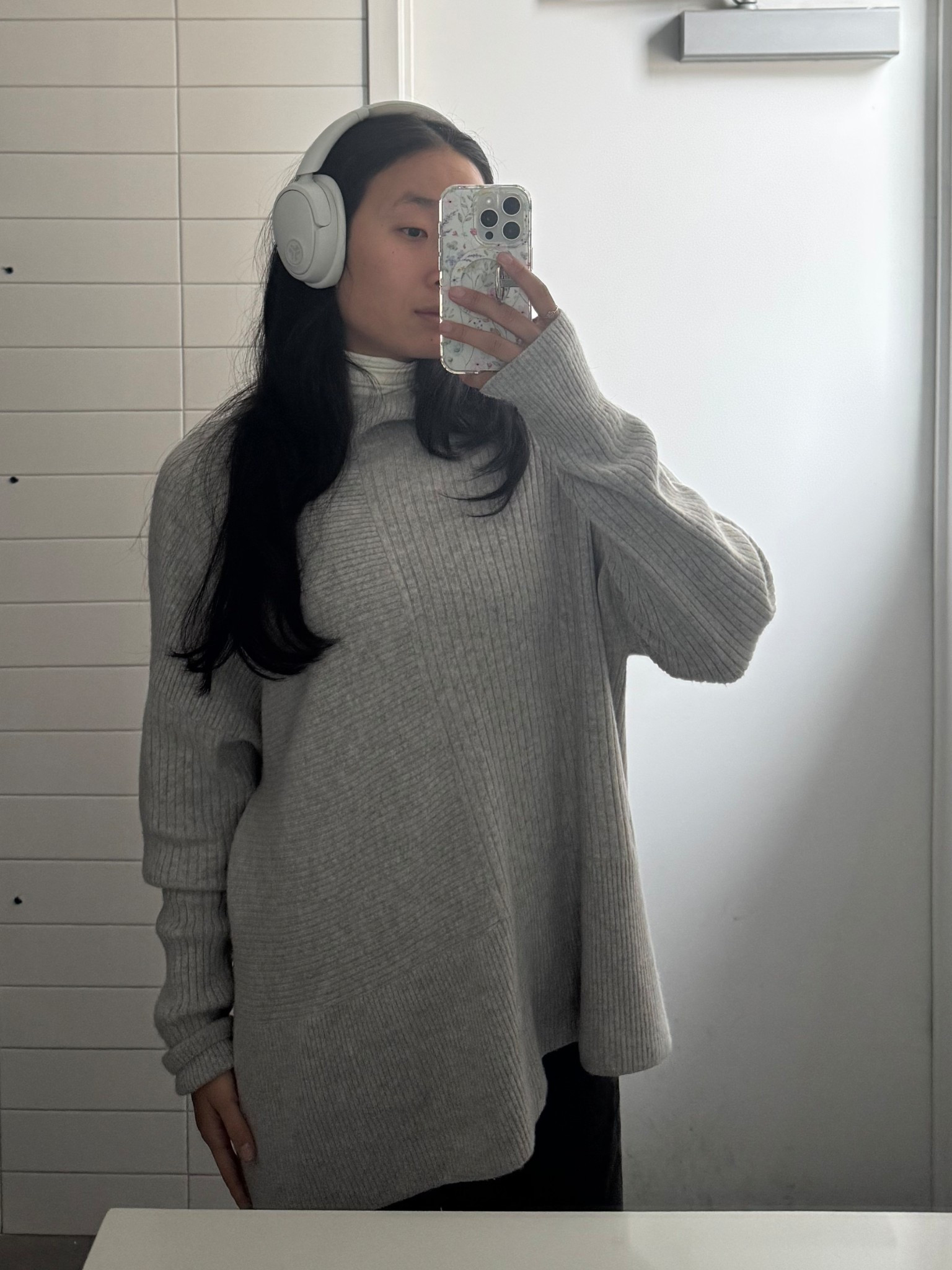 Love sweater weather 🩶

#LTKdayinmylife #LTKHoliday #LTKootd