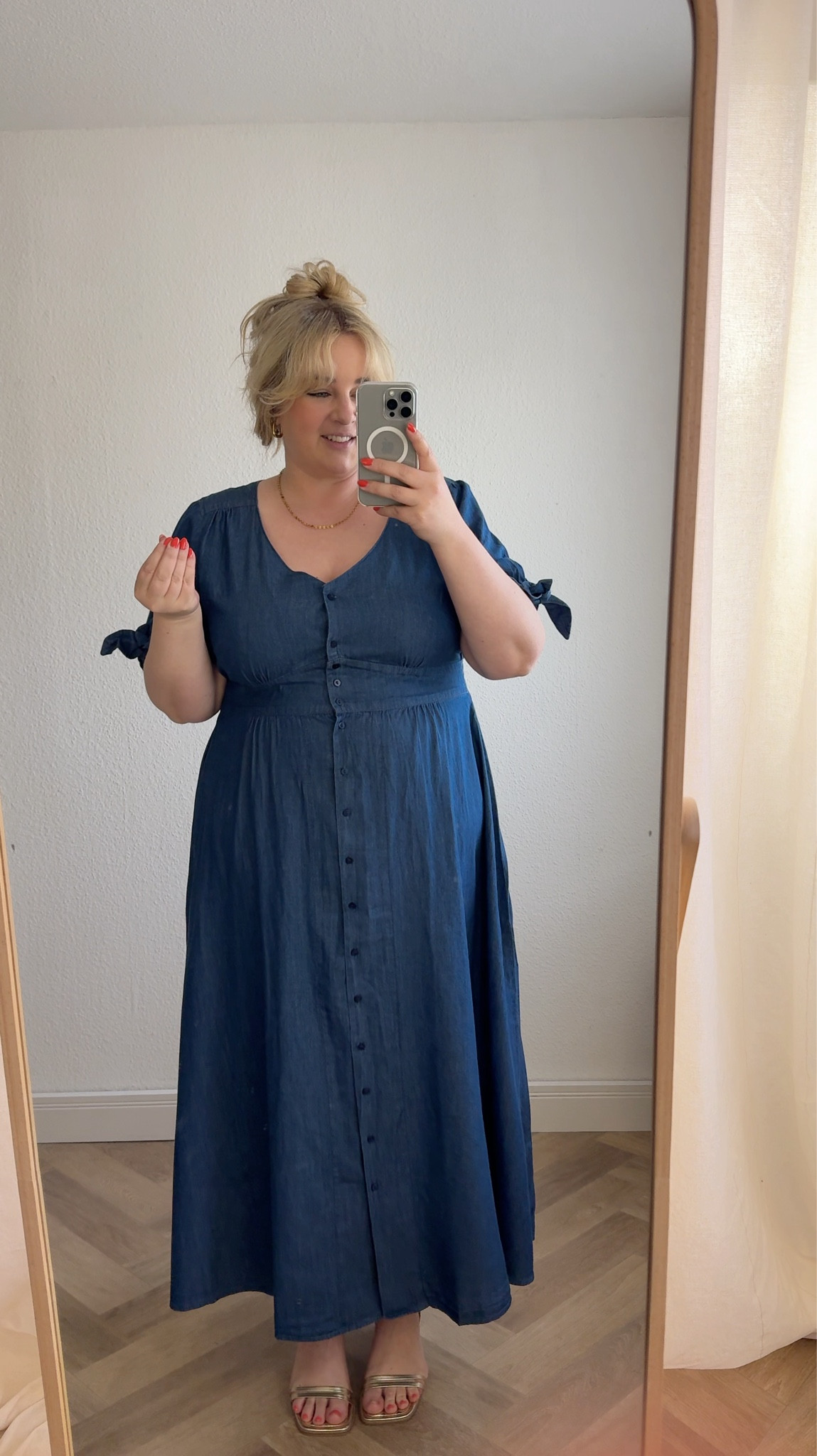 Denim Baby 💙

Code: tropical15 
15% auf alles 

in DE Webshop und App; nur einmalig je Kund*in einlösbar; gültig ab heute Mittag bis einschließlich Sonntag 10.5

#denim #jeanskleid #sommerkleid #plussizefashion 

#LTKsummer #LTKkleider #LTKplussize