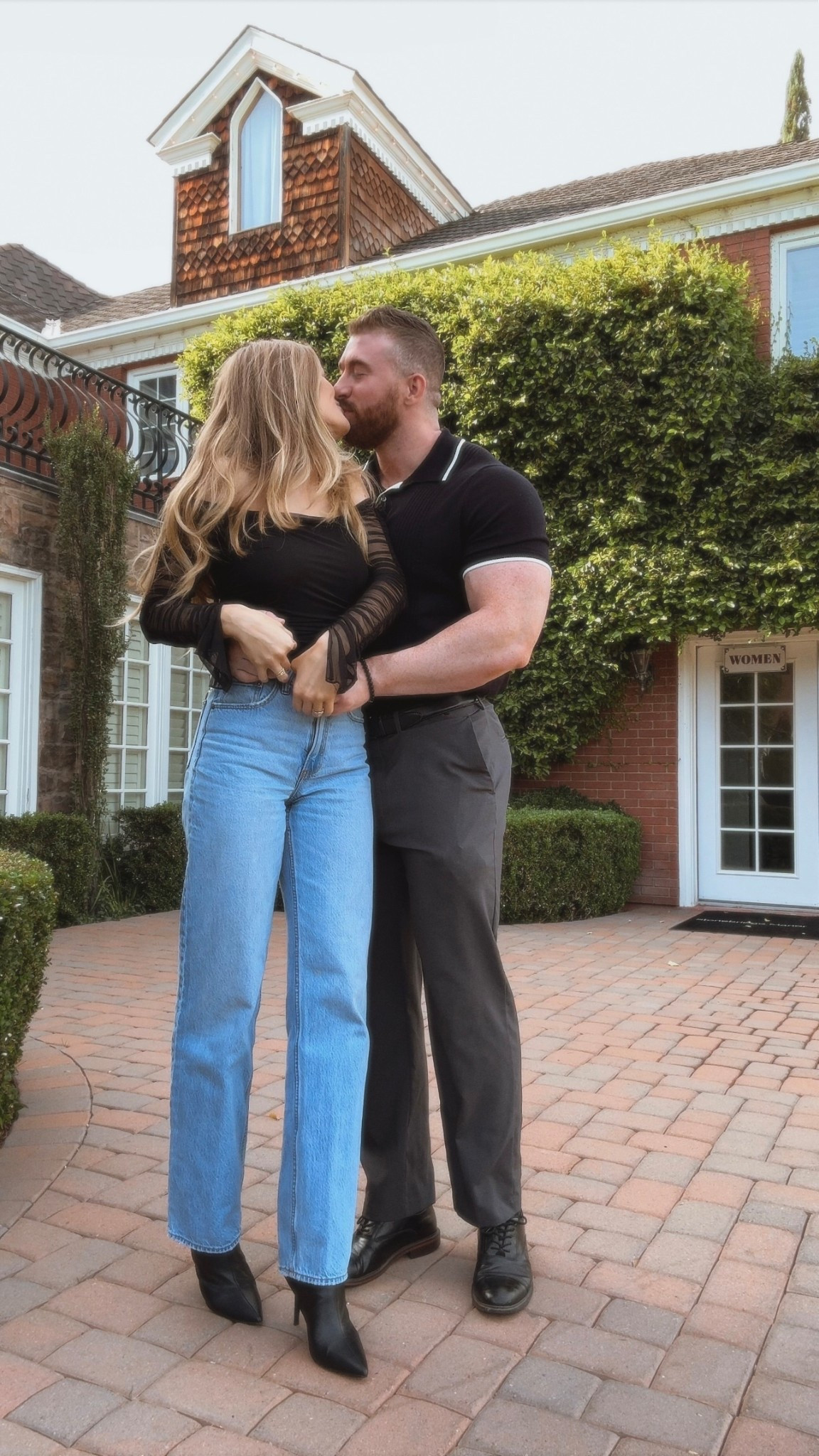 A great pair of go to jeans to have in your closet! 

Jeans 
Mom jeans 
Comfy pants
Abercrombie jeans 
Tall girl jeans 
Denim 