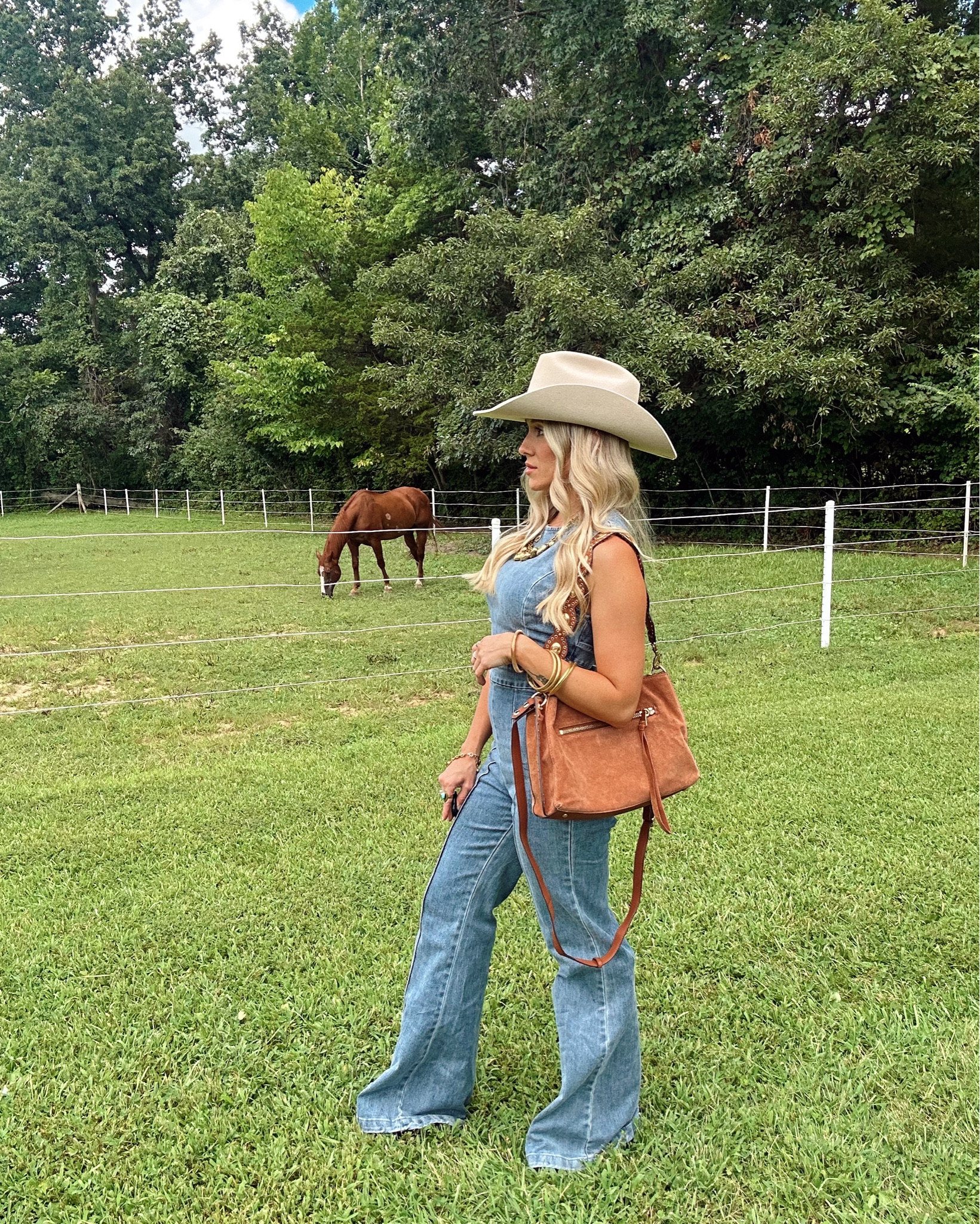 Partnering with @vici for the ltk x vici sale ✨ I’m loving this denim jumpsuit I’m 5’0” size XS! “KERSTYNSAVE30” for 30% off! 

#LTKxVICI