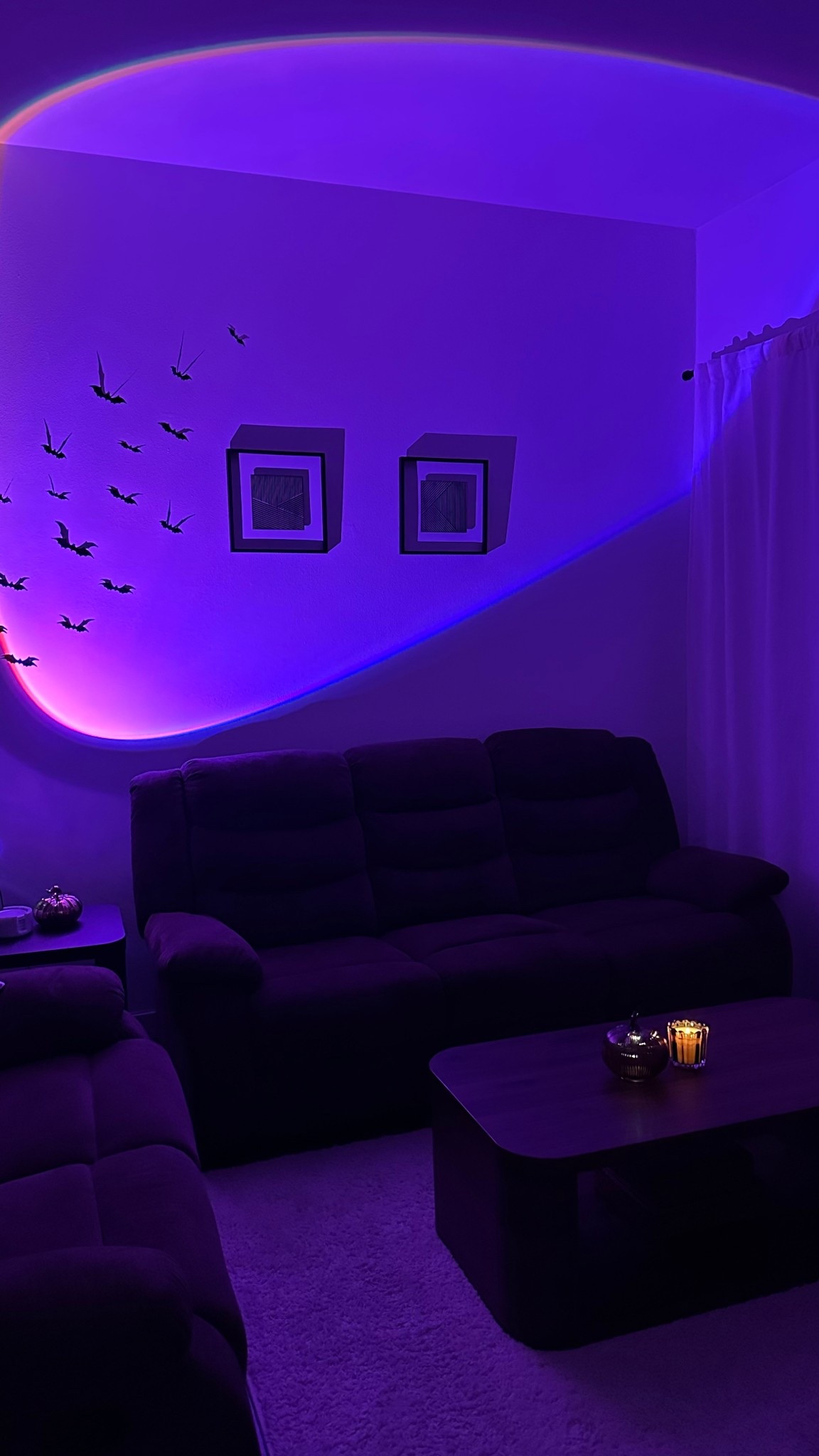 living room spooky setup is complete🖤🕸️

#LTKHalloween #LTKSeasonal #LTKFallSale