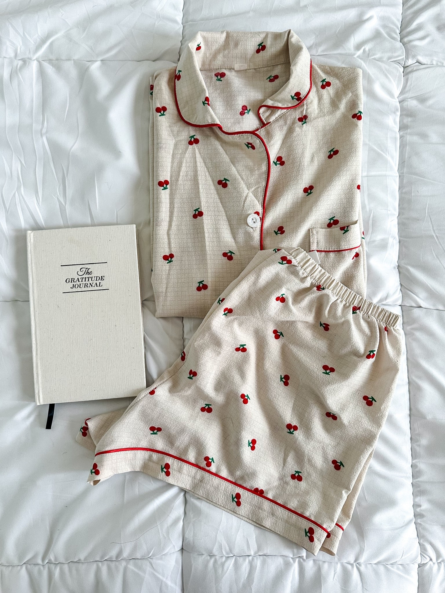 Cozy pajamas for a day in 🍒📚

pajama set, loungewear, gratitude journal 

#LTKmorningroutine #LTKdayinmylife #LTKselfcare
