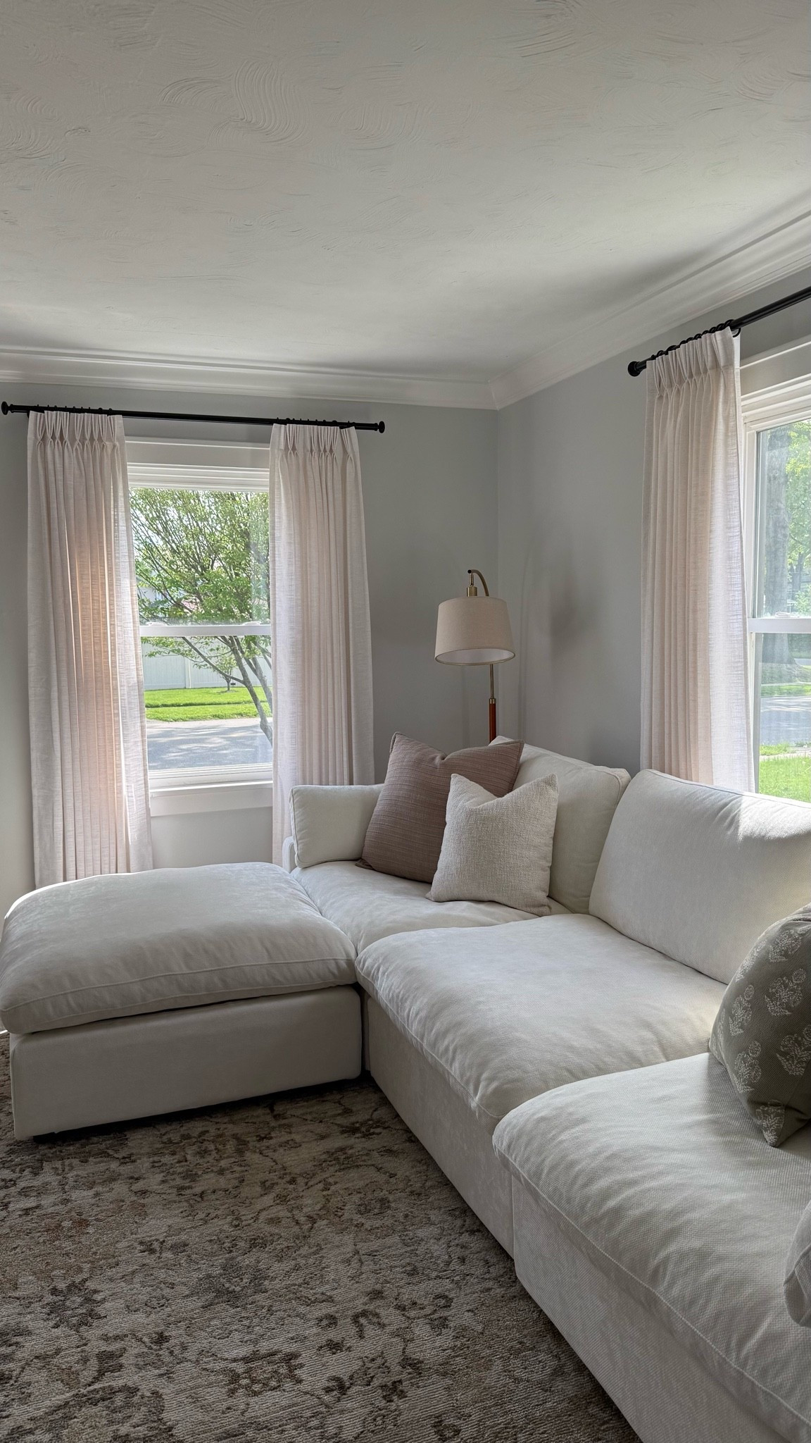living room decor

#LTKHome #LTKSaleAlert #LTKdayinmylife