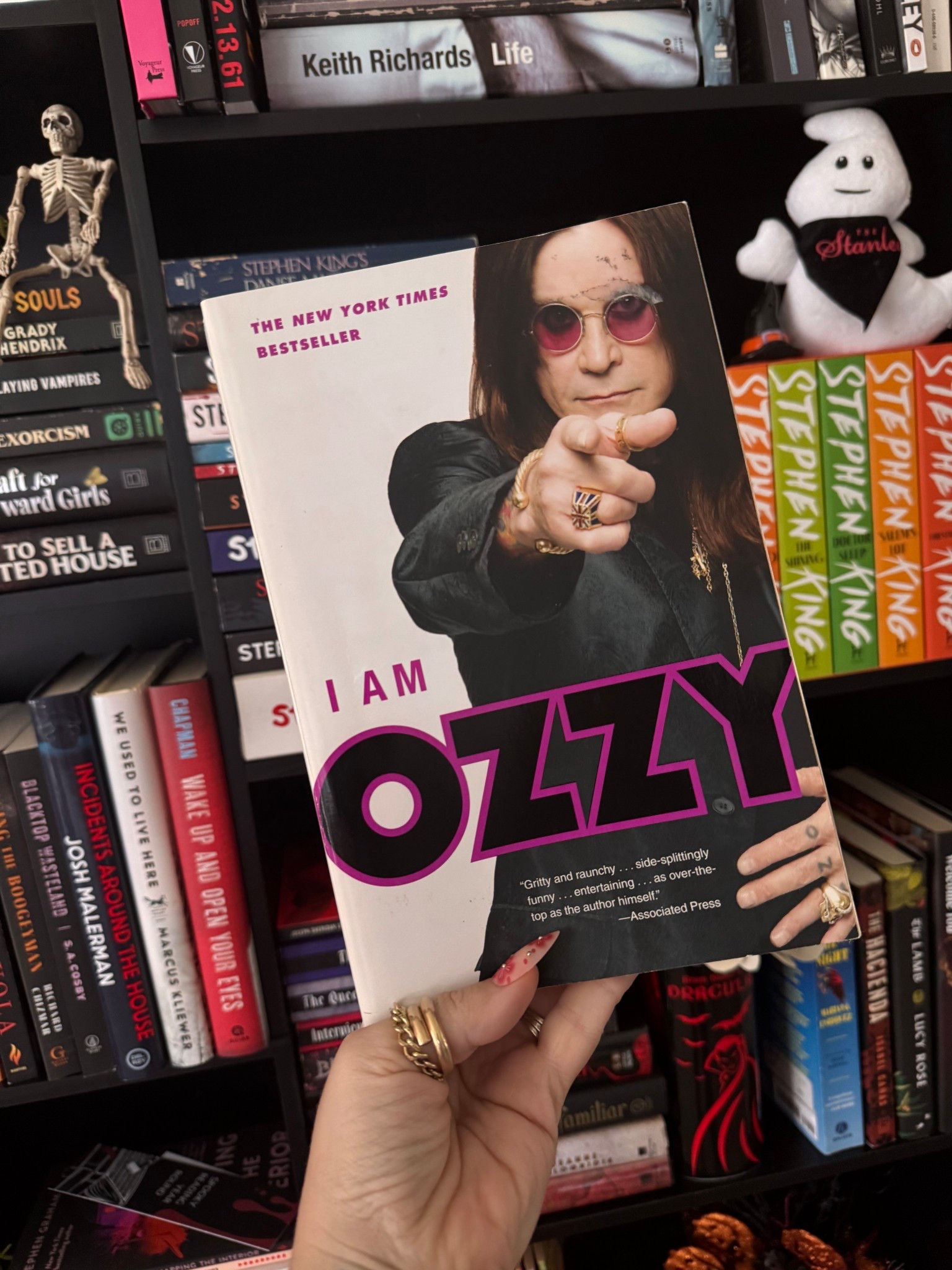 Currently re-reading 🥹🤟🏻

#LTKStyleTip #LTKFindsUnder50 #LTKHome