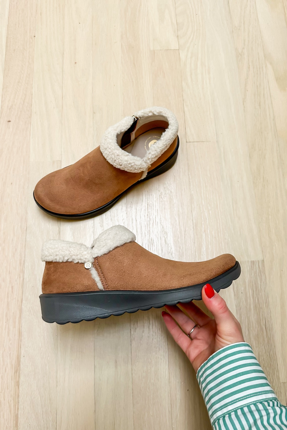 Machine washable shoes - super comfortable walking shoes, have arch support, super lightweight. I love to wear these on a chilly morning for school drop-off or a morning coffee run. A great gift for her if she walks a lot or needs comfy shoes for dog walking 

#LTKActive #LTKSeasonal #LTKshoecrush