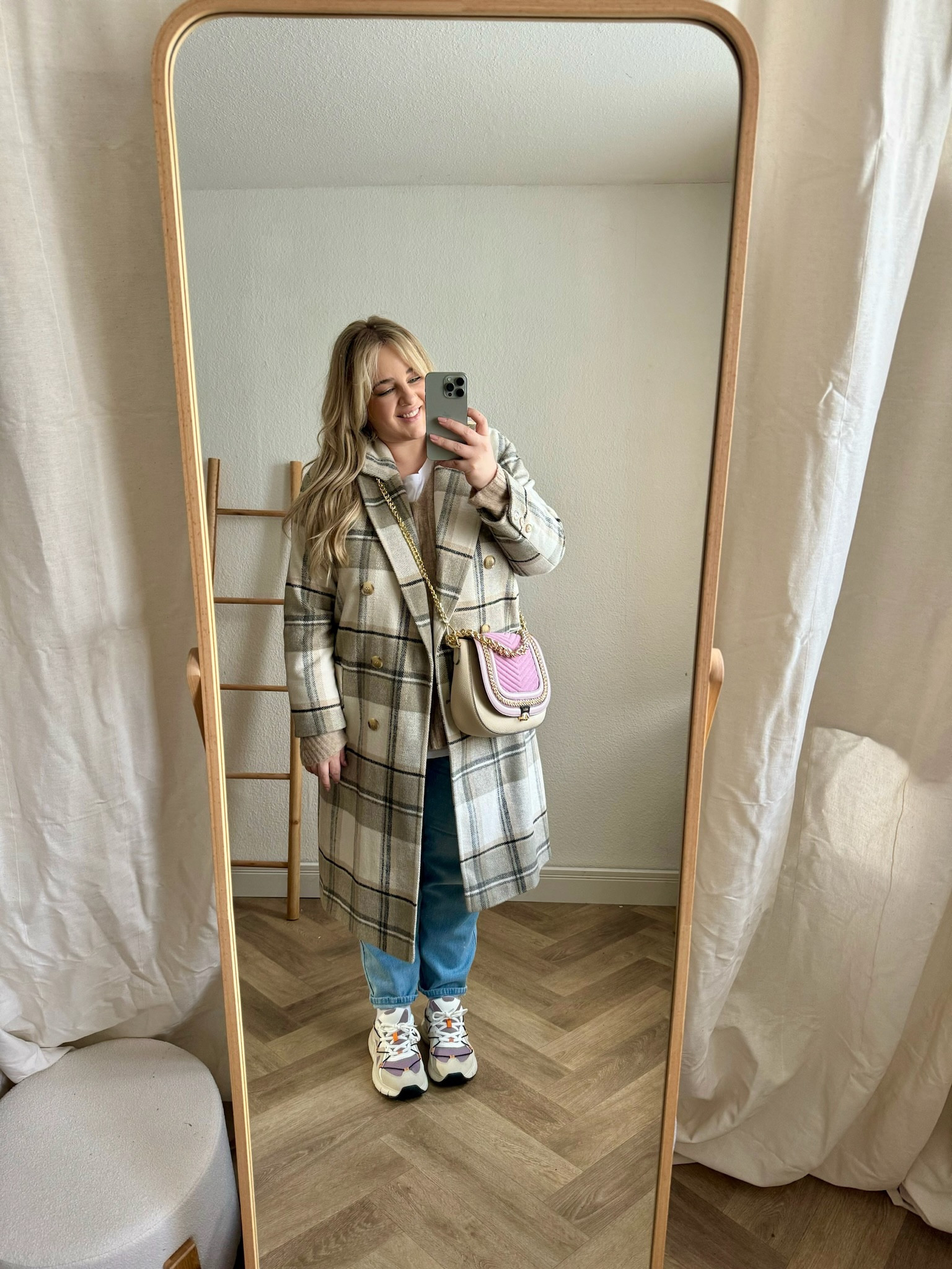 Spring Vibes: Der Frühling kann kommen mit diesem coolen Outfit. 
Tasche: Zoe Lu
Mantel: Primark

#LTKeurope #LTKplussize