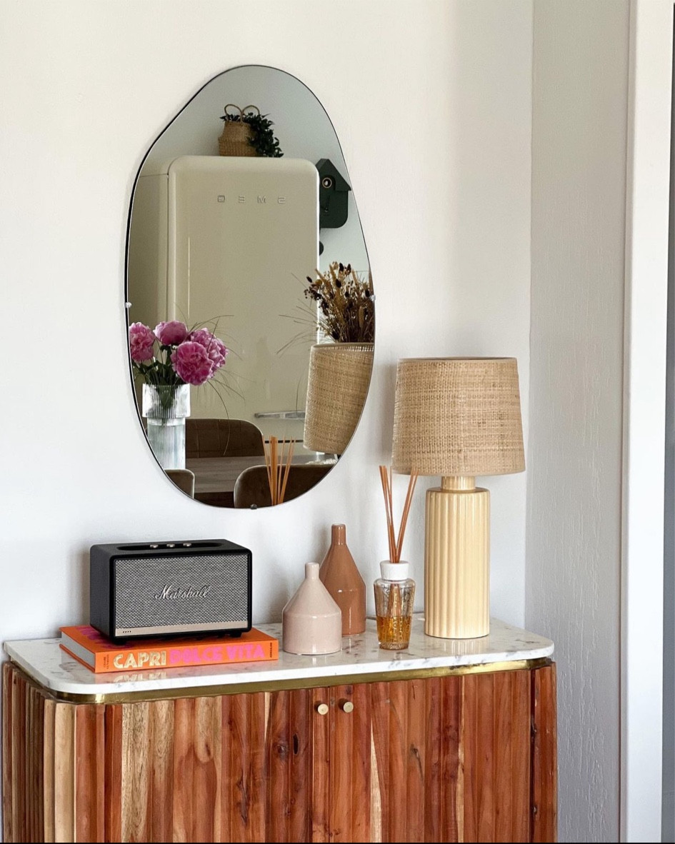 miroir asymétrique, lampe de table en tissue et céramique, lampe Portofino Maison Sarah Lavoine, grand vase en verre H&M home, petit buffet en bois de manguier et marbre blanc Judith, buffet Made in Meubles

Décoration d’intérieur, inspiration déco buffet, déco console de salon, design 

#LTKeurope #LTKhome