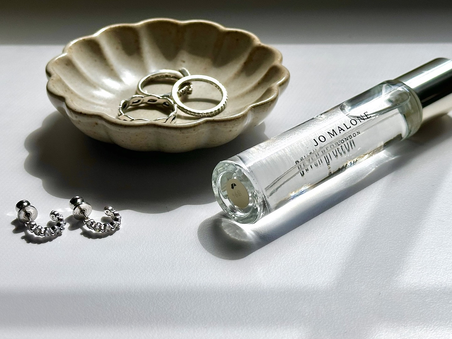 beauty in the simple things 🤍

jewelry:
@melindamaria_jewelry *
@jamesavery 
@theofficialpandora 

fragrance:
@jomalone beach blossom cologne*
•
•
•
•
•
*=gifted 
#gifted #melindamariajewelry #mmlove #spring #springvibes #homedecor #aesthetic #jewelry #jewelrytour #newjewelry #jomalone #jomalonelondon #fragrance #newfragrance #trendingfragrance #microinfluencer