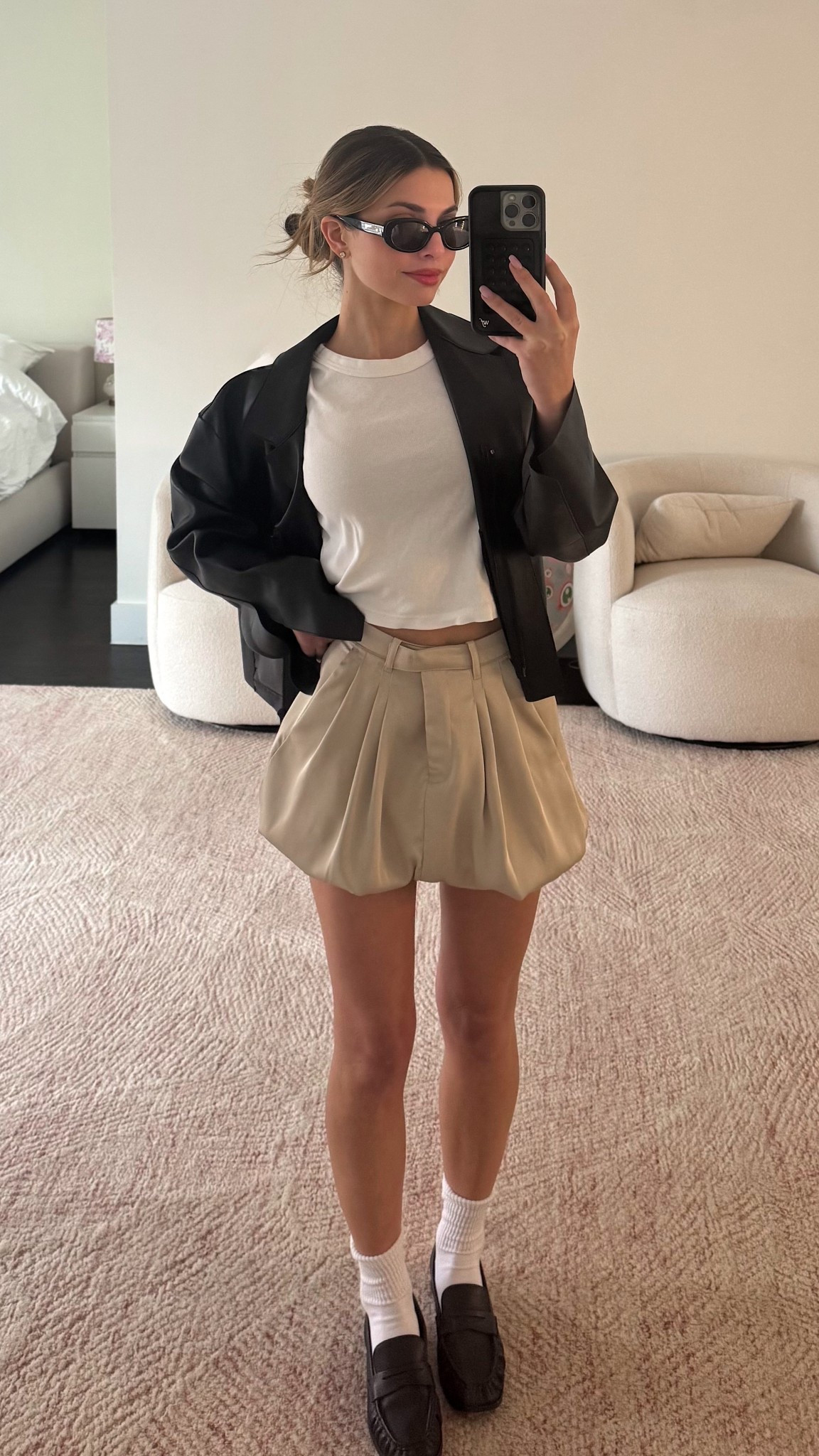 finally embracing mini skirt season with @gap’s new GapStudio collection #howyouweargap
#gapcreator #gapstudio 