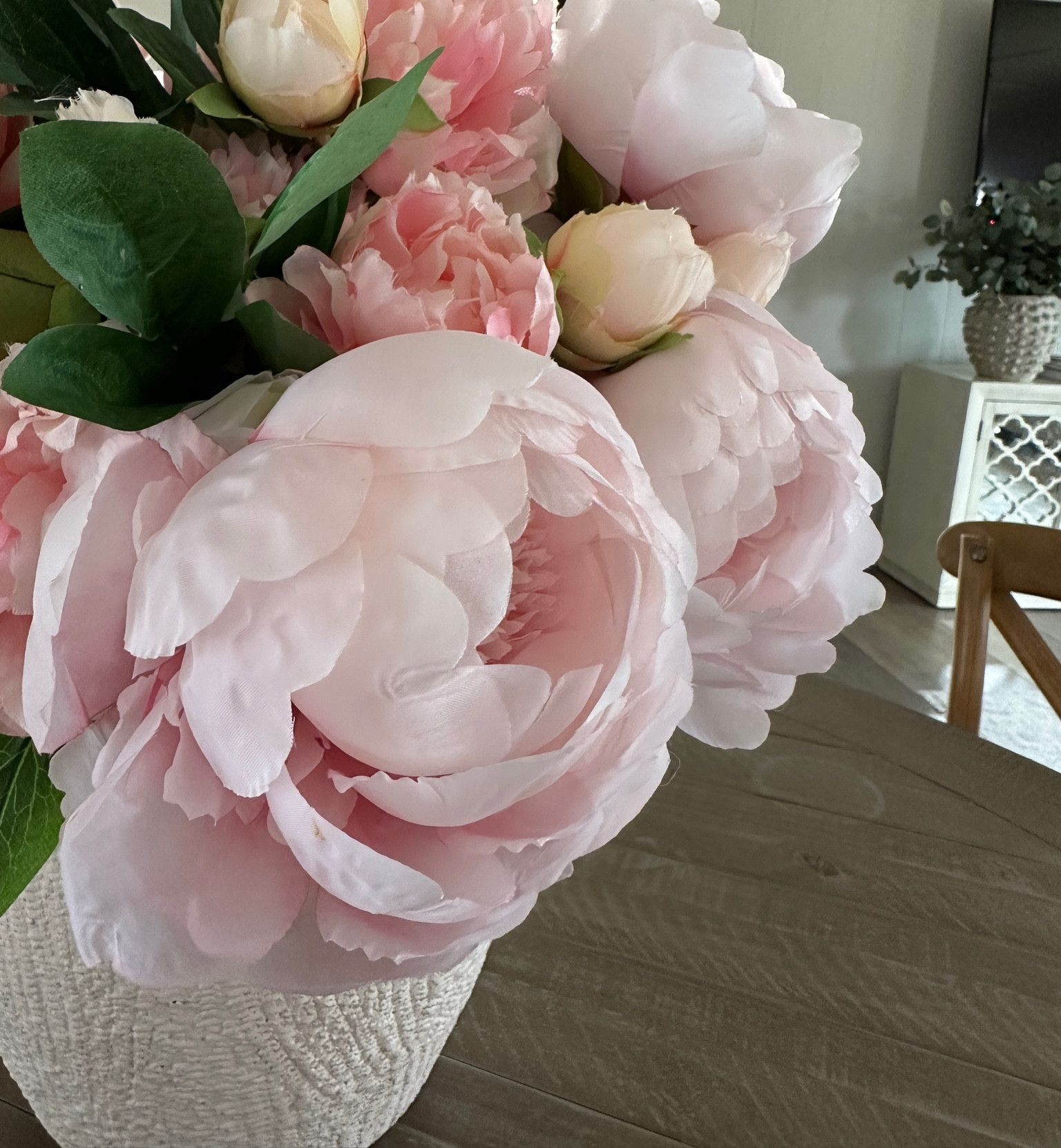 Hey lovelies 🎀 How gorgeous are these faux peonies in light pink! They look crazy realistic, I’m in love 💕

Afloral, faux flowers, home decor

#LTKSeasonal #LTKhome