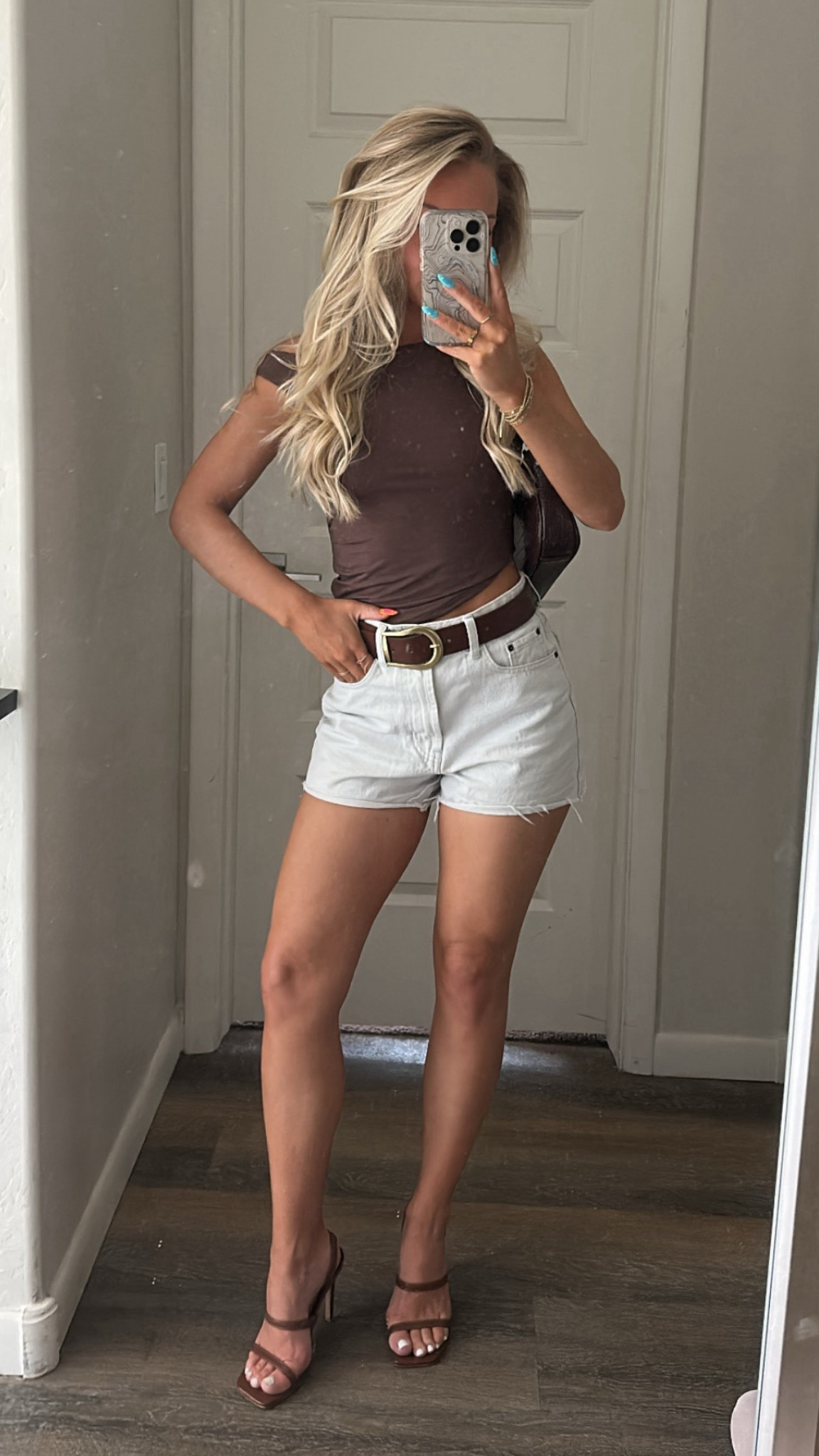 couldn’t find my shorts and heels 💔
wearing XS top